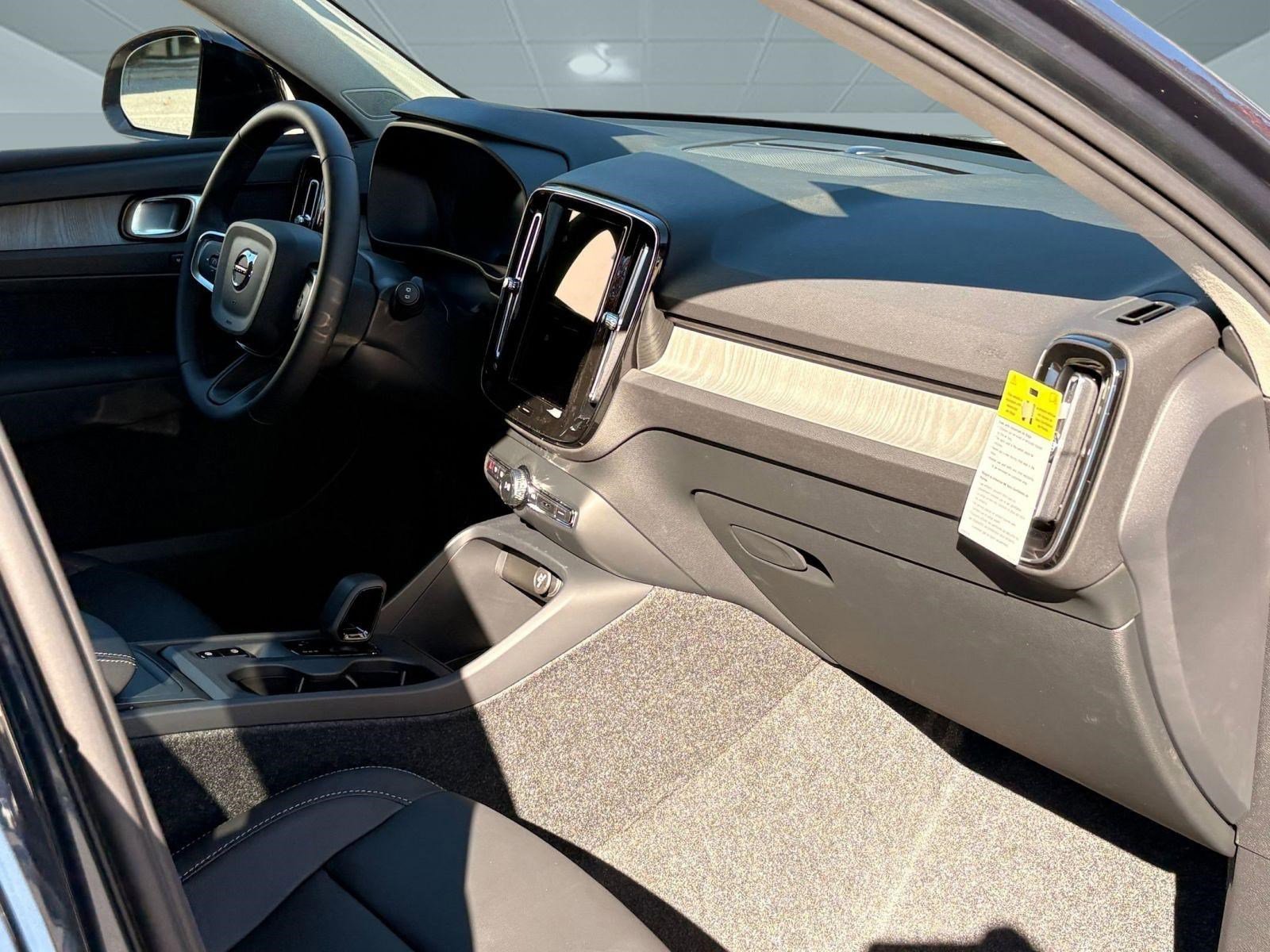2026 Volvo XC40 Core - Photo 27