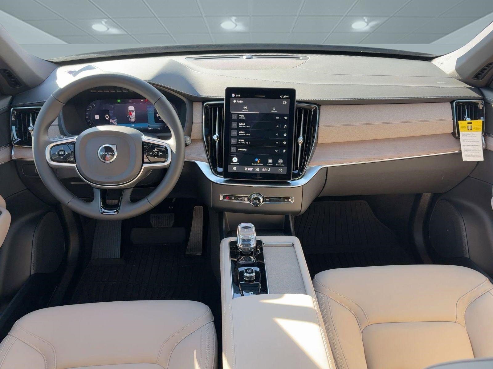 2026 Volvo XC90 Plus - Photo 17