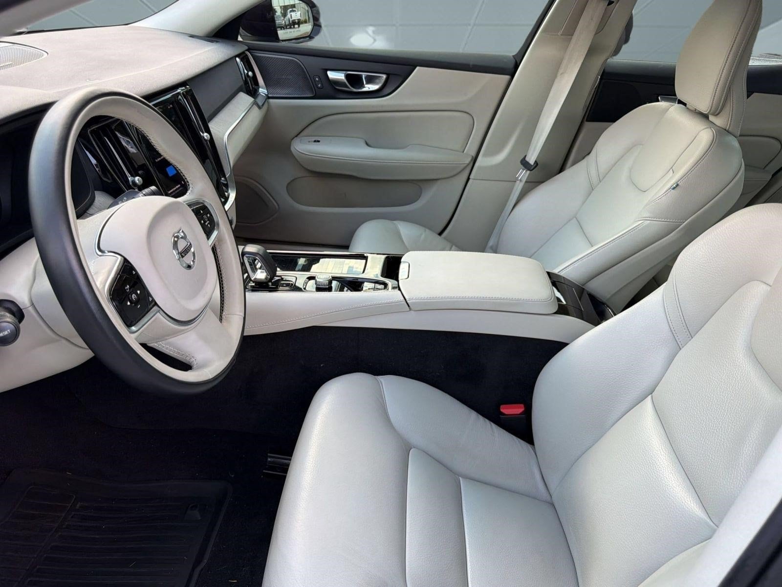 S60 Recharge Plug-In Hybrid T8 Plus Sedan