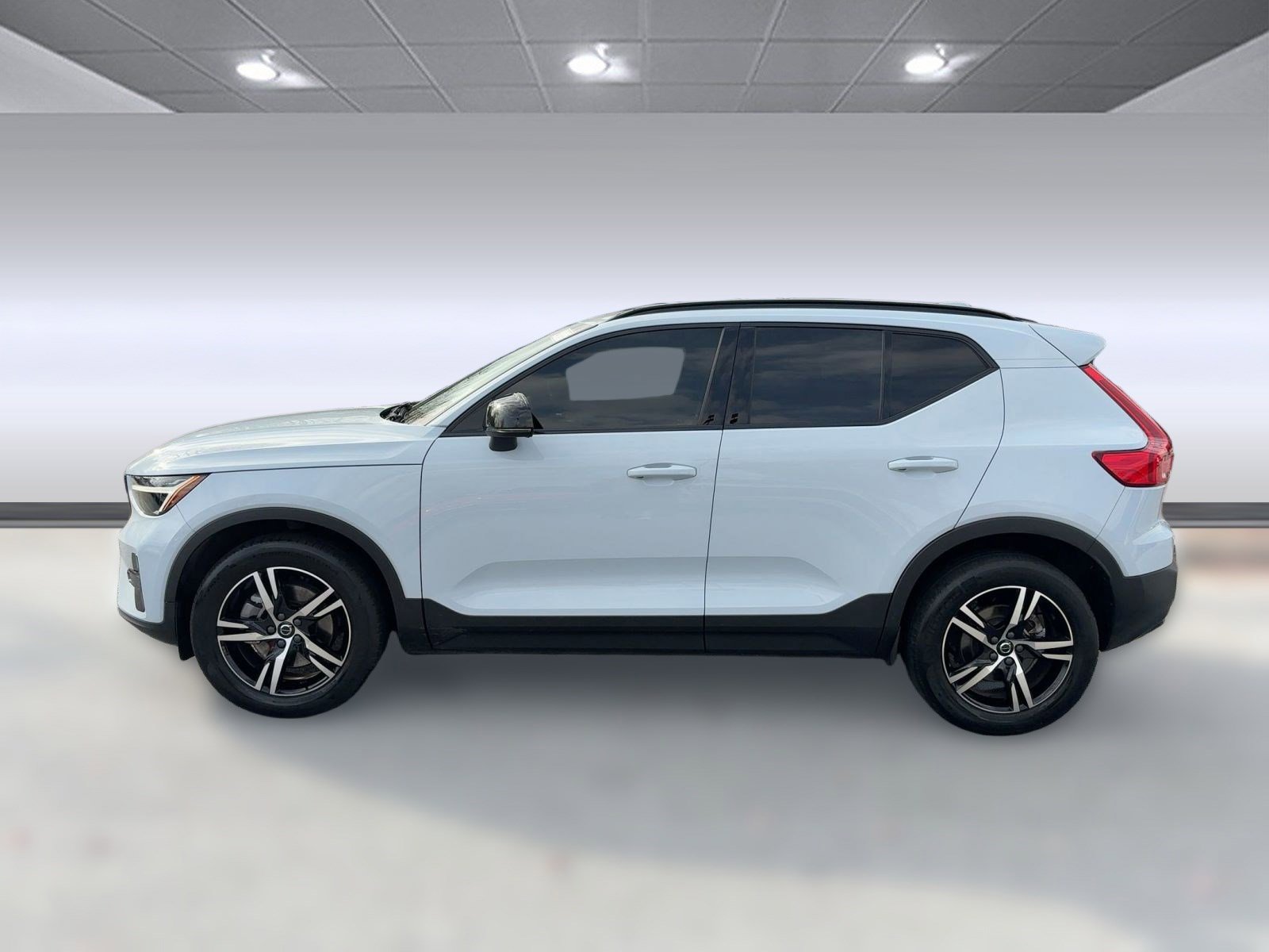 2024 Volvo XC40 AWD Core photo 2