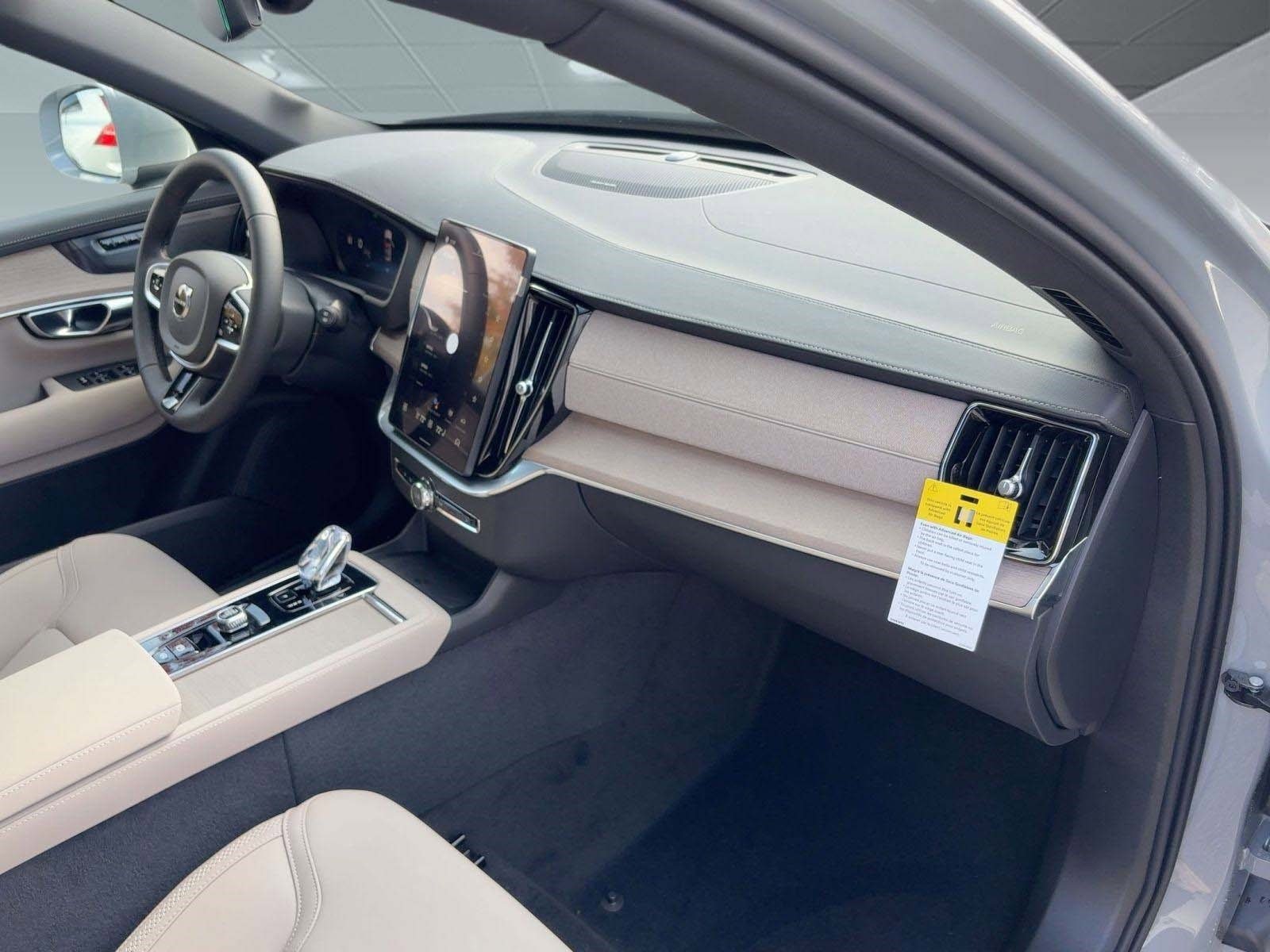 2026 Volvo XC90 Plus - Photo 30