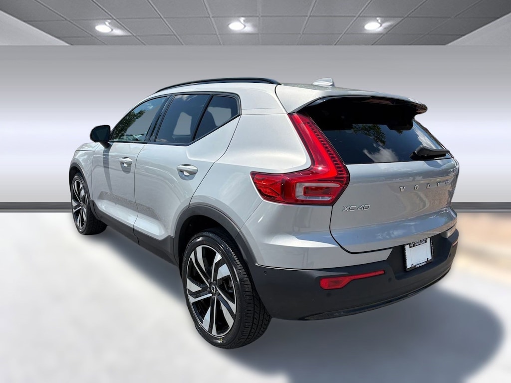 Certified 2023 Volvo XC40 B5 Ultimate B5 AWD Ultimate Dark Theme