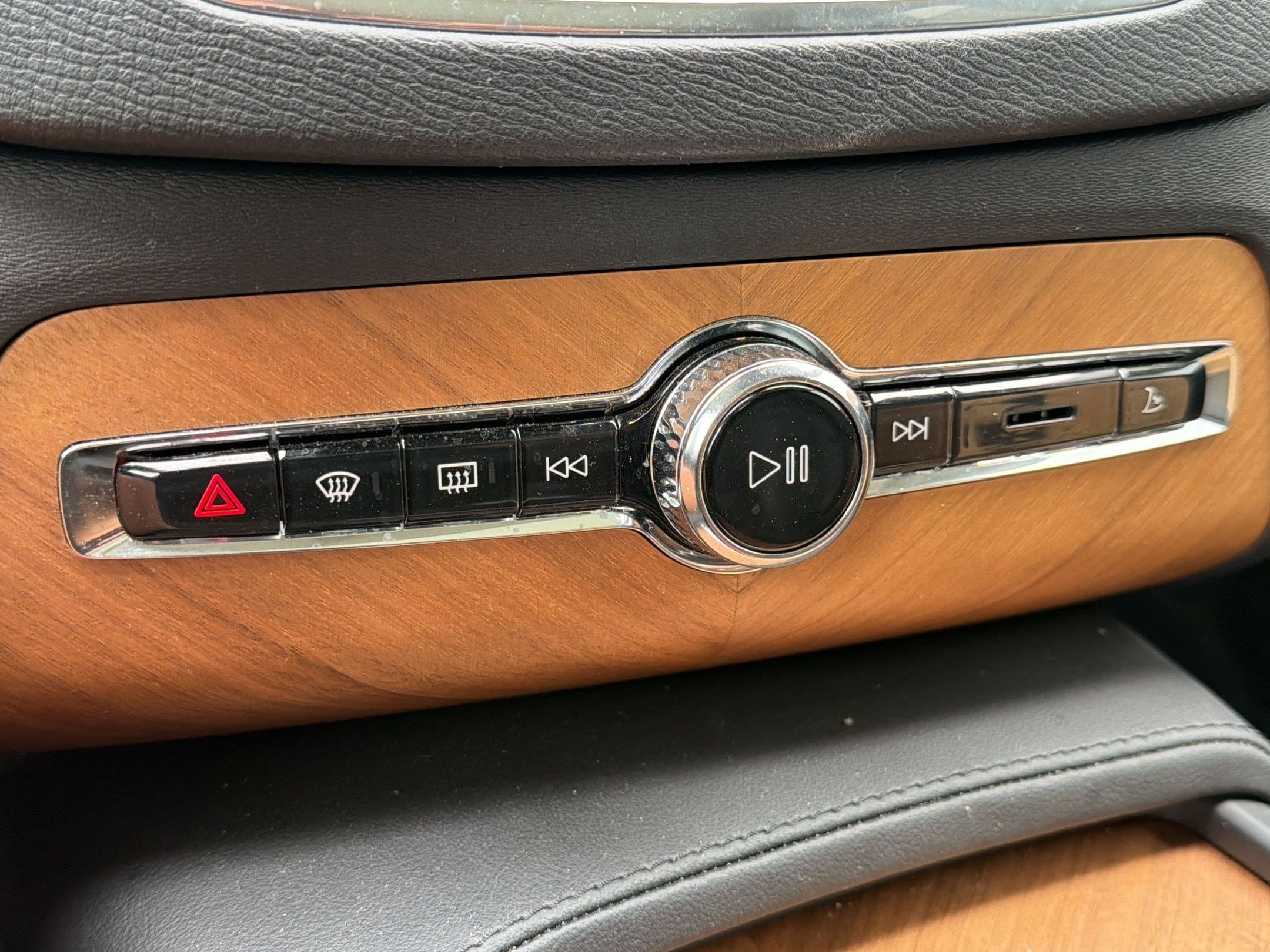 2023 Volvo XC90 Plus - Photo 17