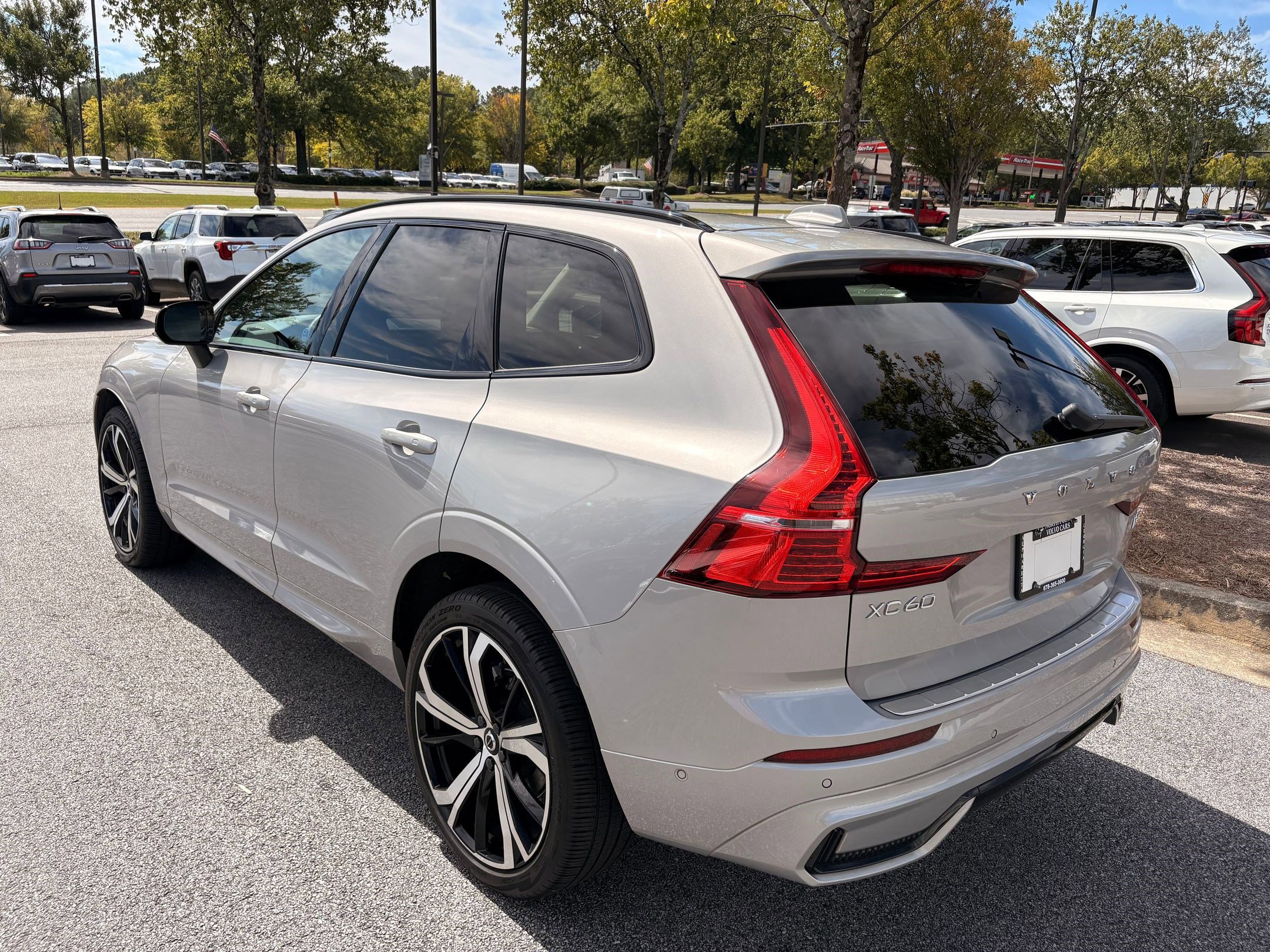 2023 Volvo XC60 B5 Ultimate photo 3
