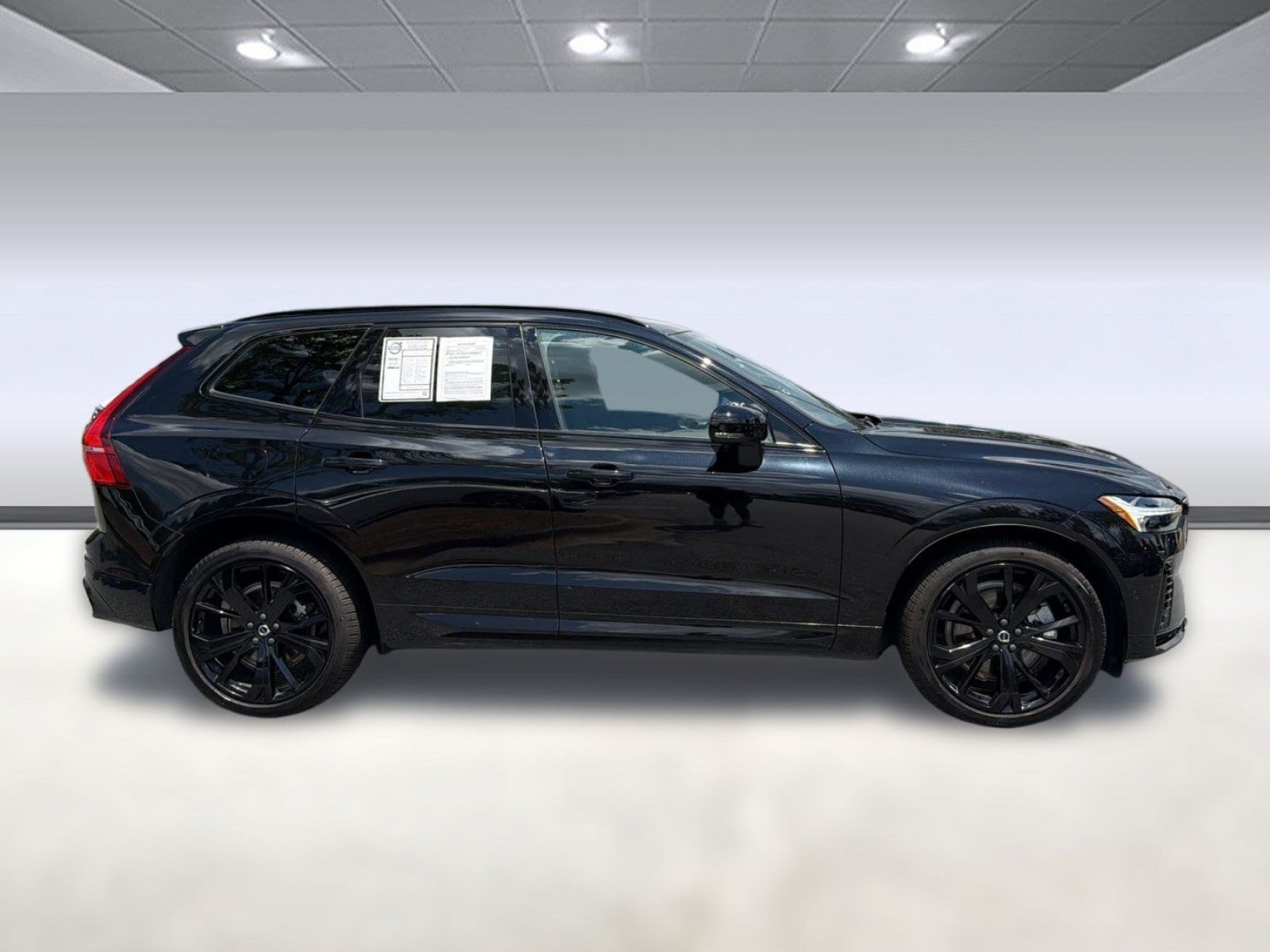 XC60 Recharge Plug-In Hybrid T8 Ultimate Black Edition SUV