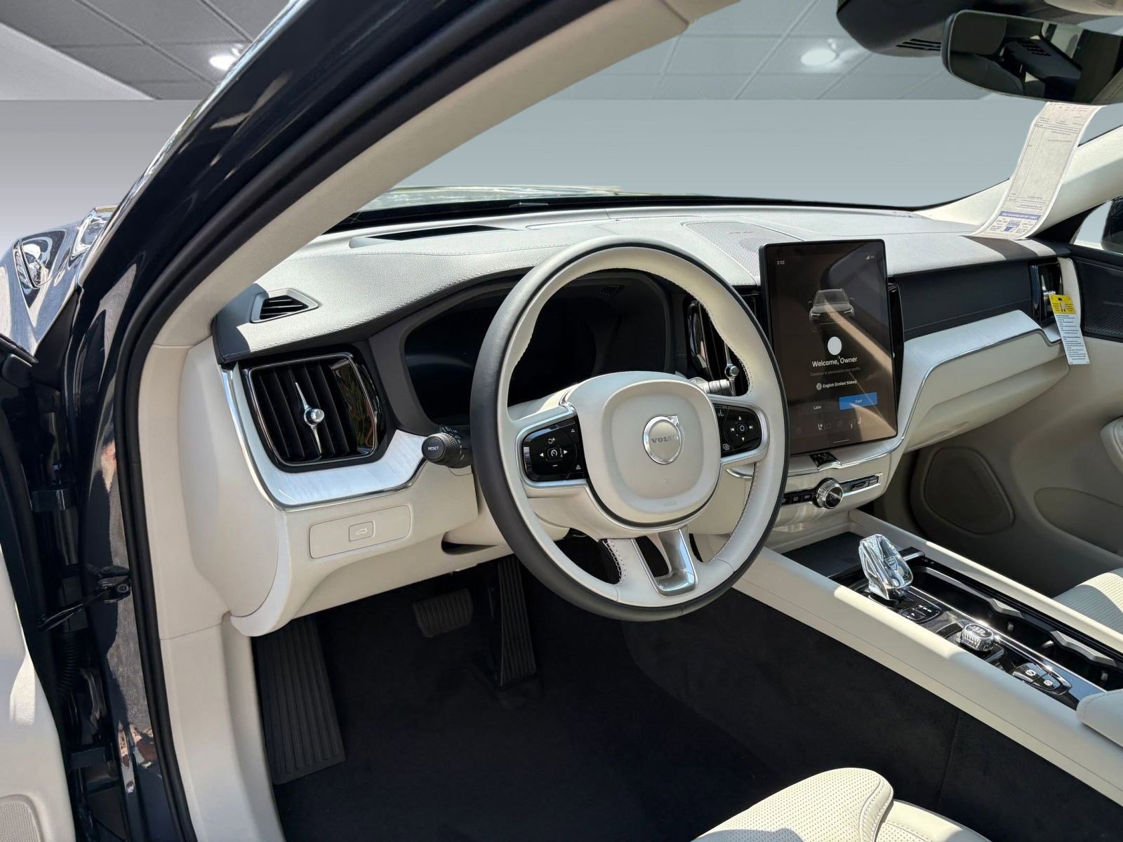 2026 Volvo XC60 B5 photo 4