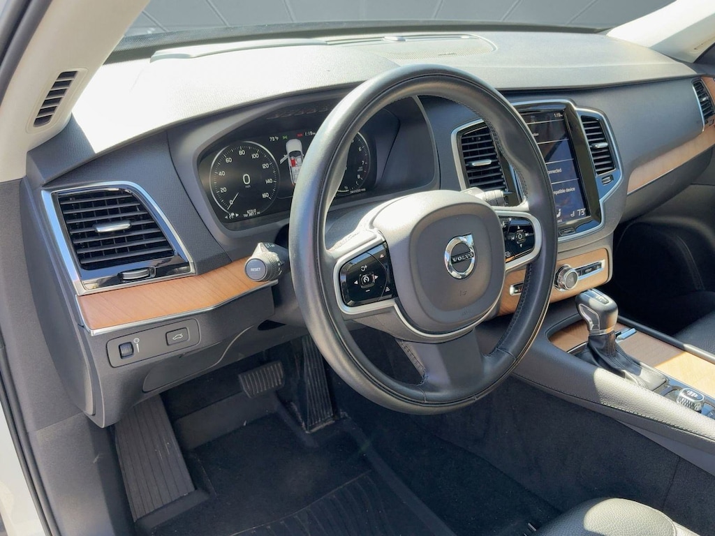 Used 2021 Volvo XC90 T6 Momentum 6 Passenger T6 AWD Momentum 6P