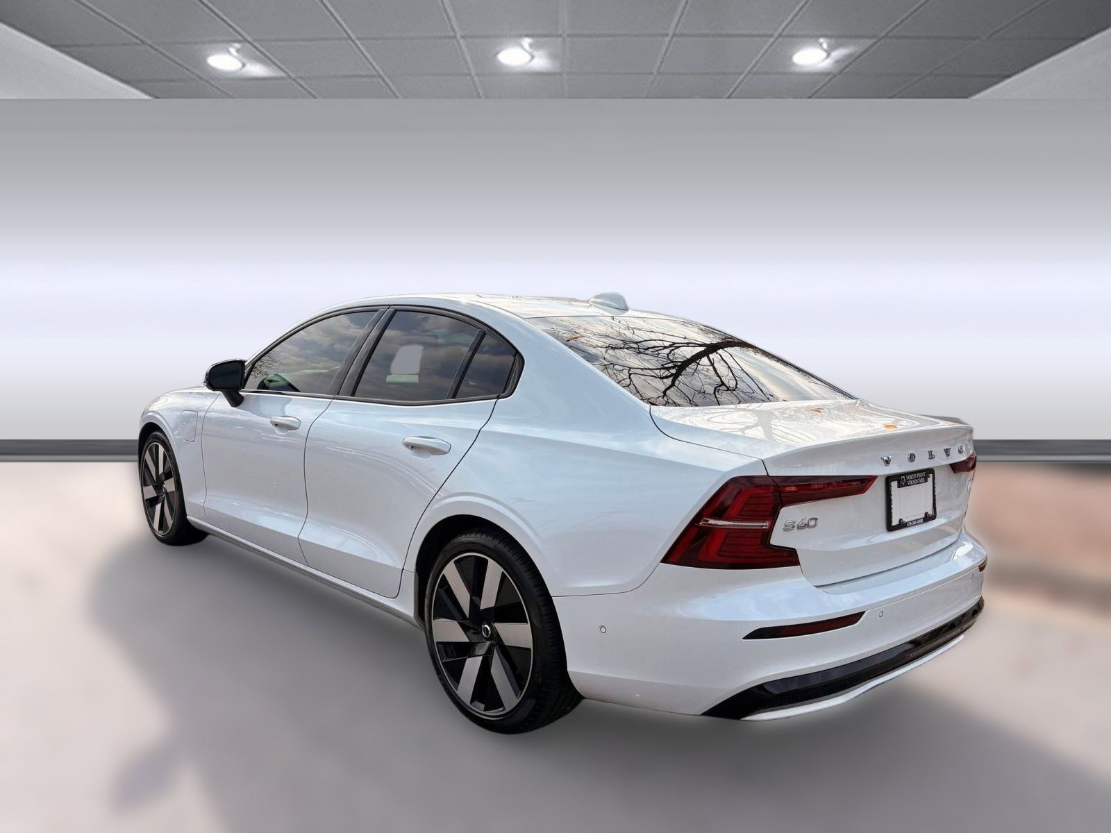 2024 Volvo S60 Recharge T8 Ultimate photo 3