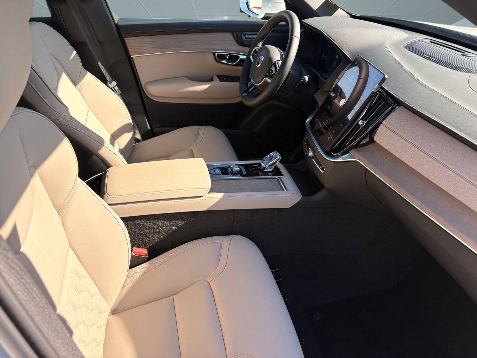 2026 Volvo XC90 Plus - Photo 26