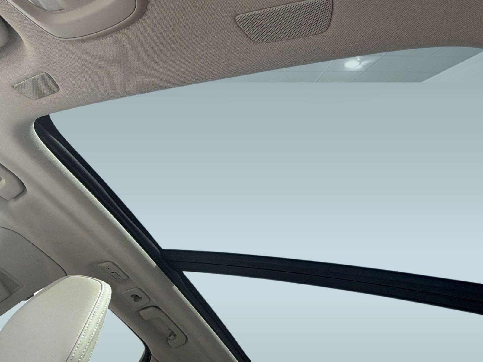 2026 Volvo XC60 Ultra - Photo 14
