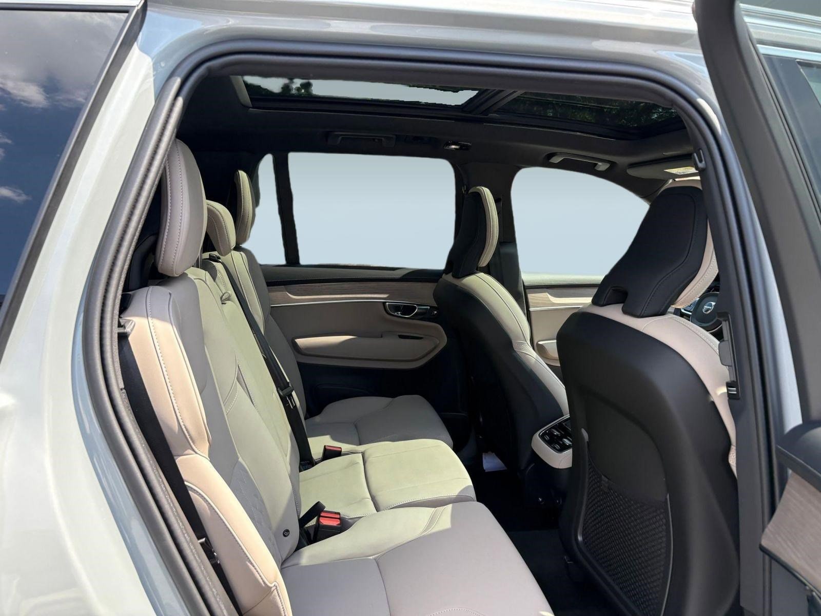 2026 Volvo XC90 Plus - Photo 26