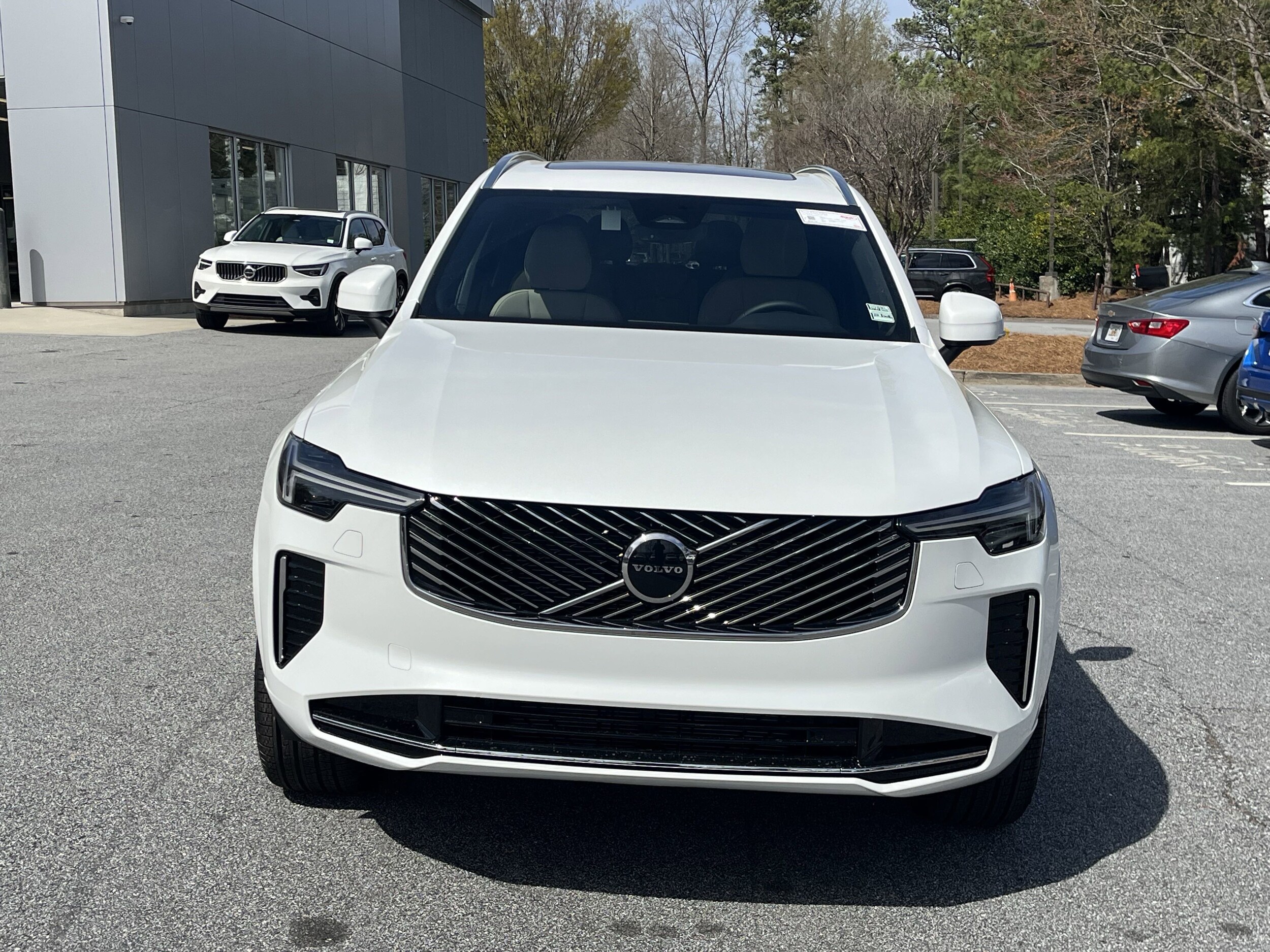 2025 Volvo XC90 Core photo 2