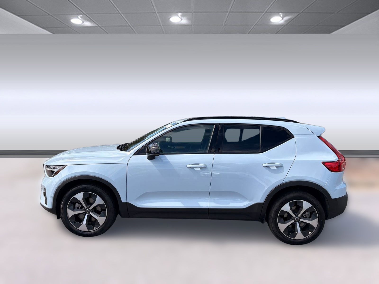 2025 Volvo XC40 AWD Plus photo 2