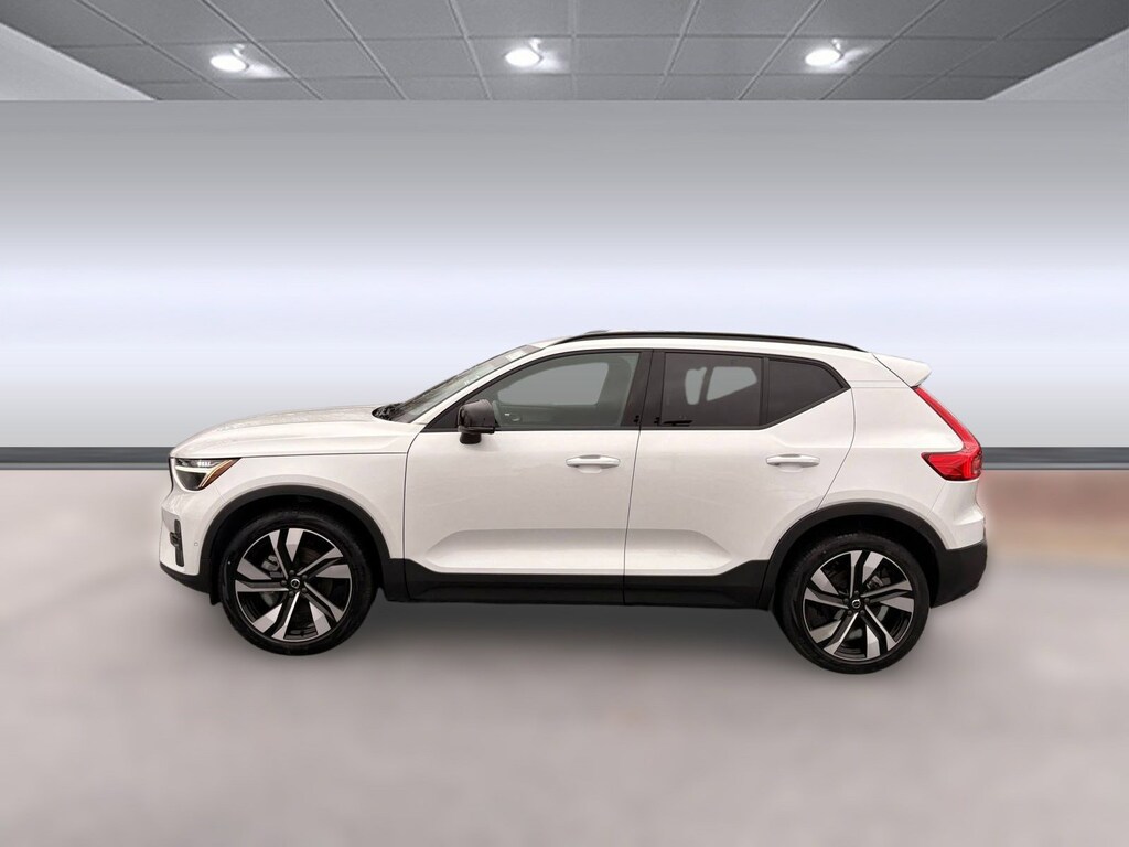 Certified 2025 Volvo XC40 B5 Plus B5 AWD Plus Dark Theme