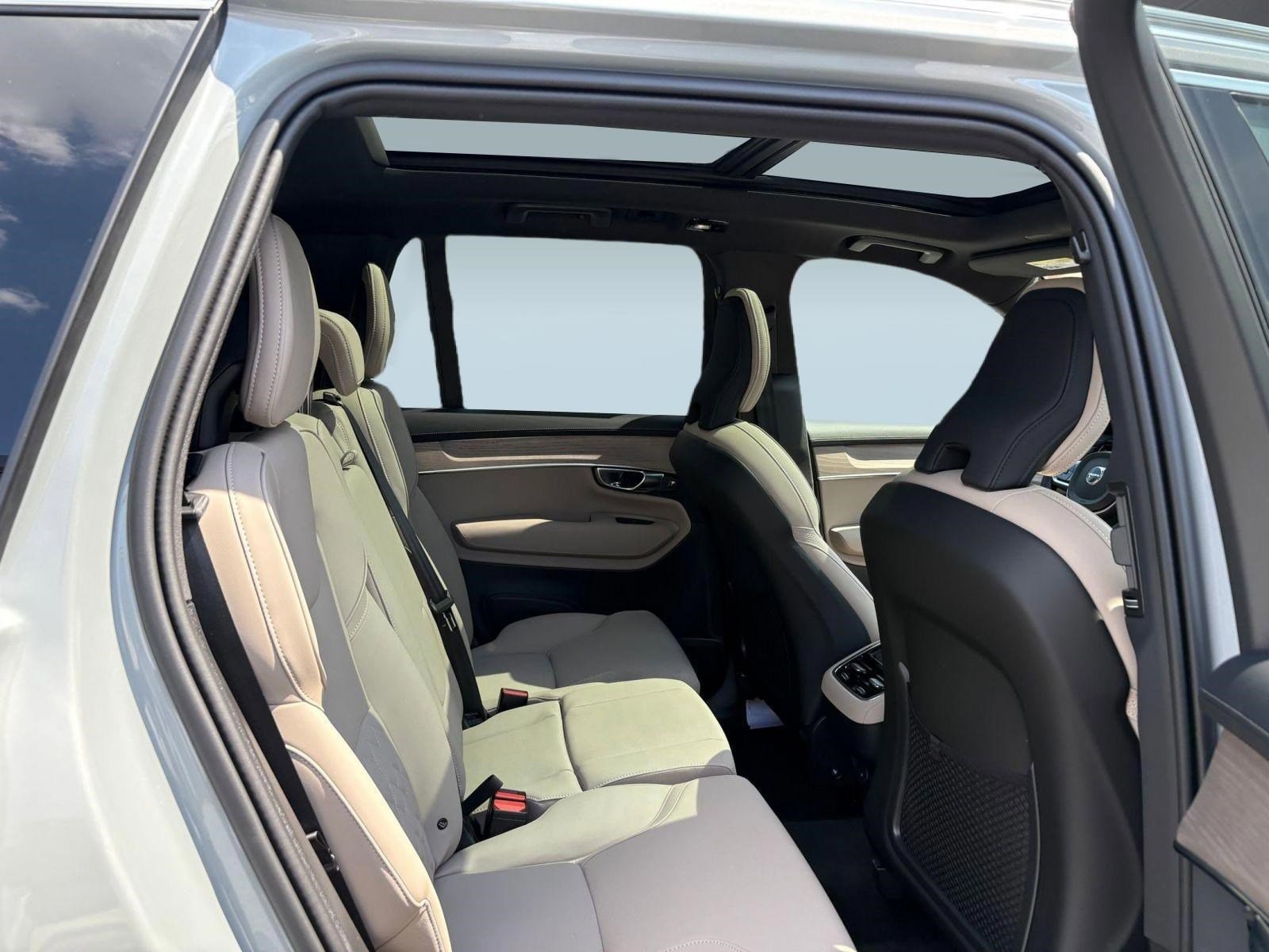 2026 Volvo XC90 Plus - Photo 26