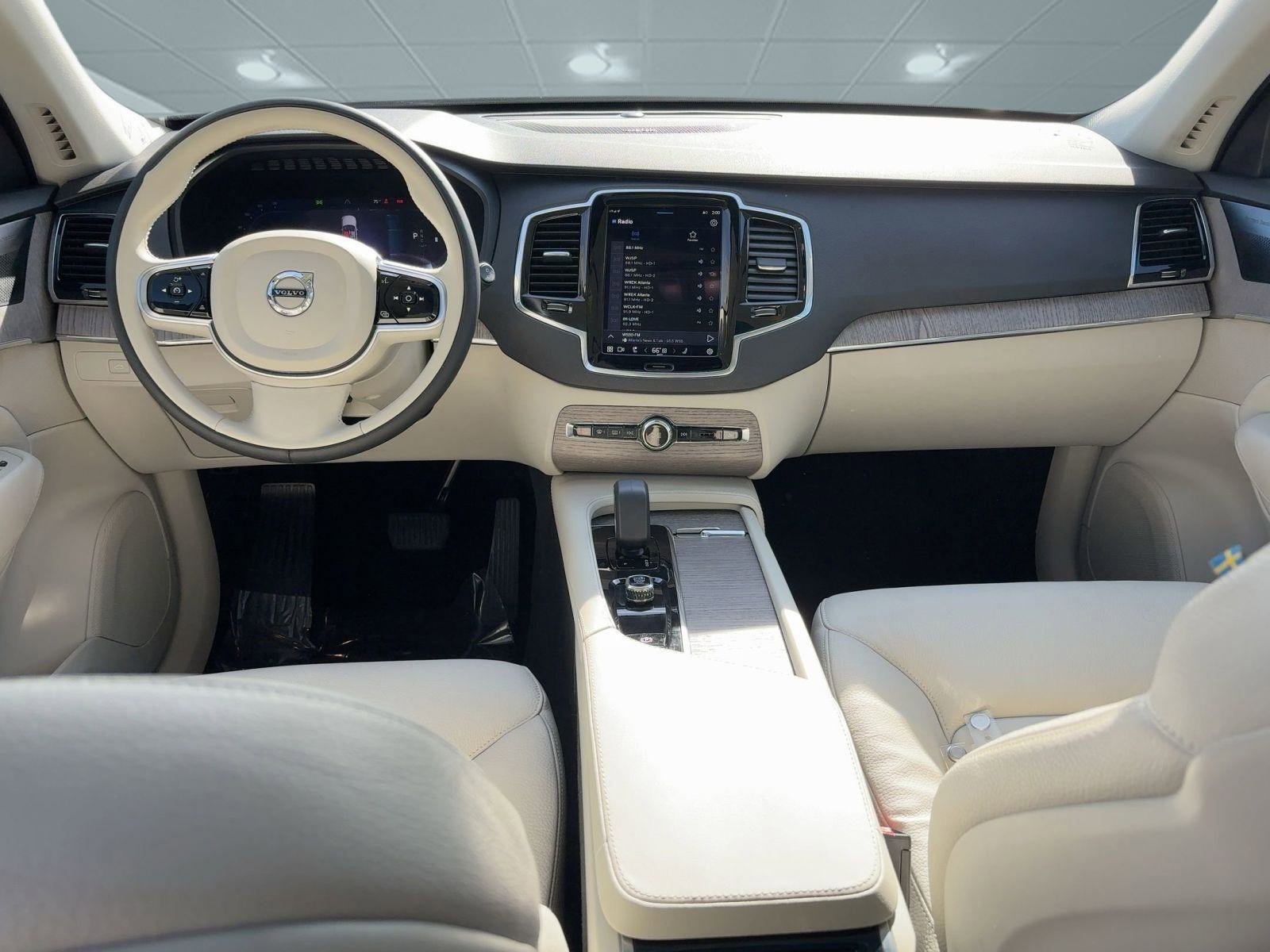 2023 Volvo XC90 AWD Plus photo 2