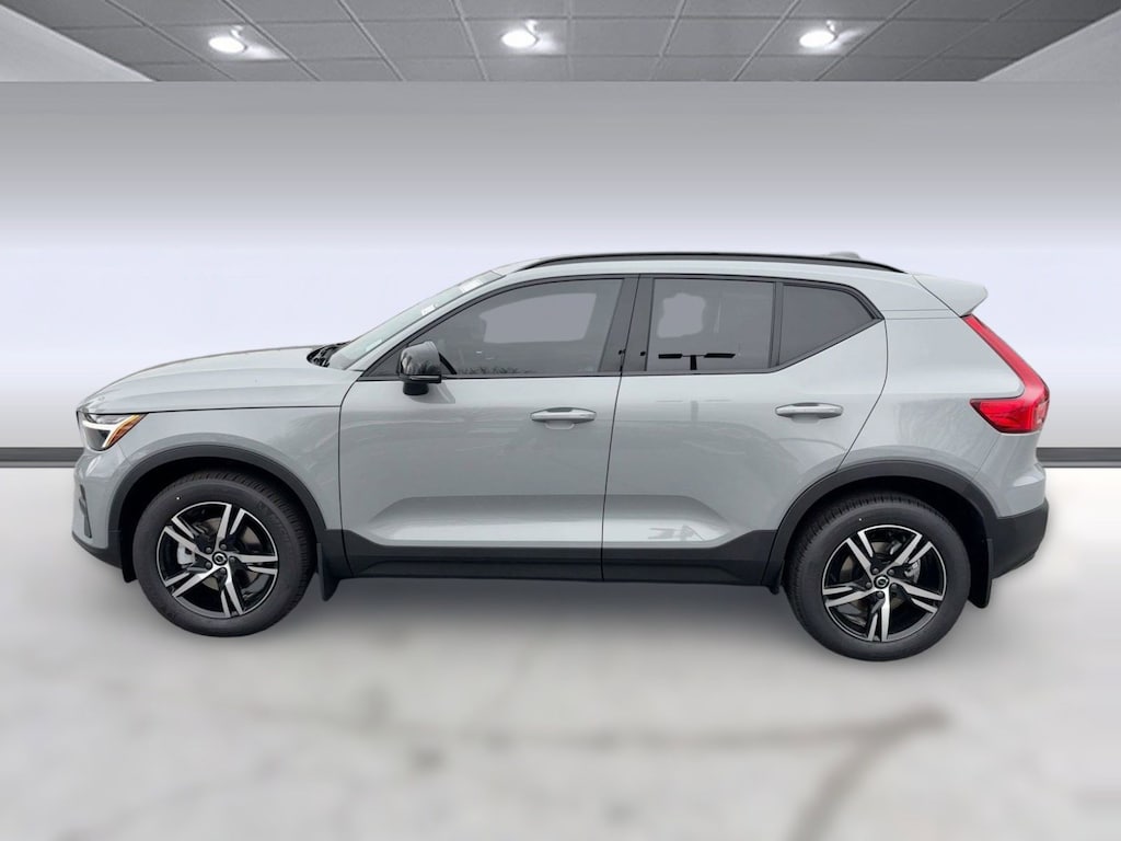 New 2026 Volvo XC40 B4 Core SUV