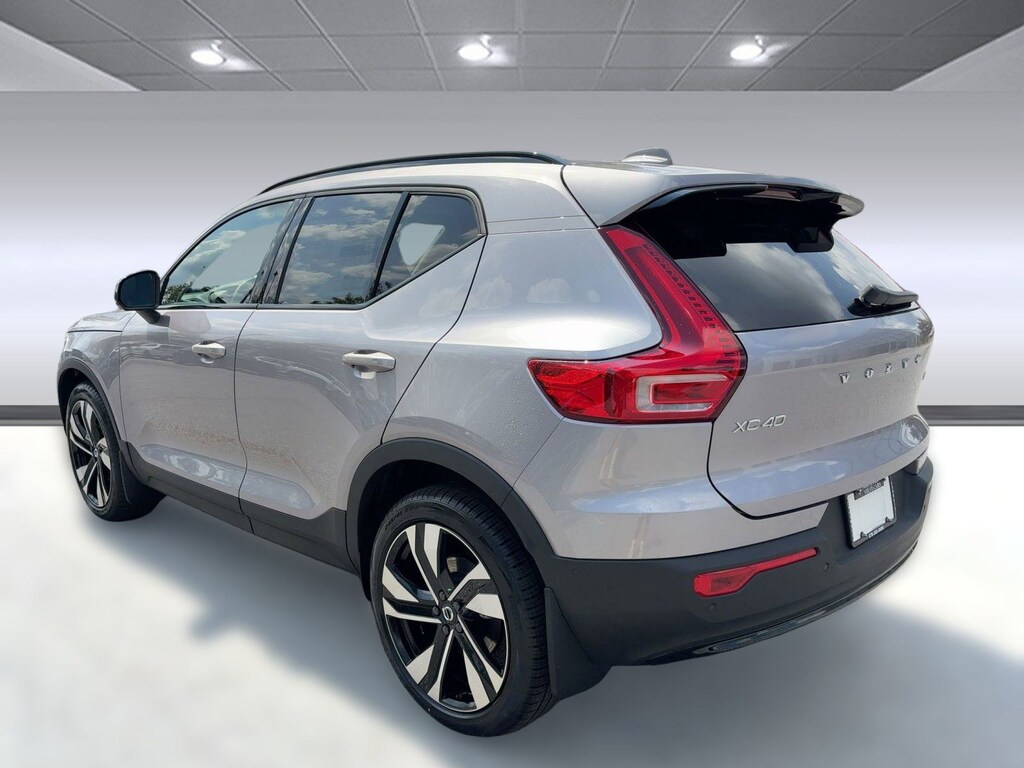 New 2026 Volvo XC40 B5 Ultra SUV