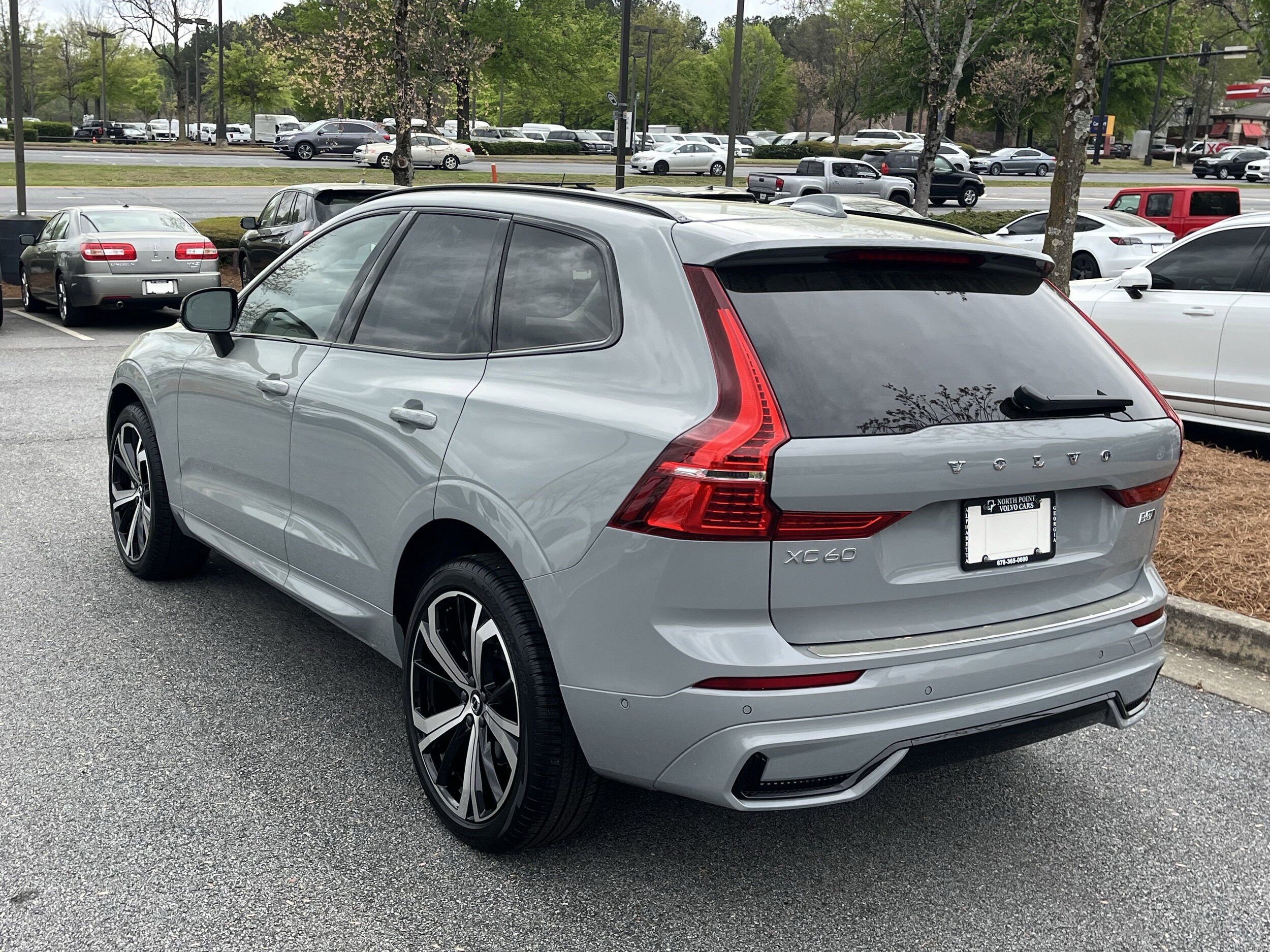 2025 Volvo XC60 B5 photo 4