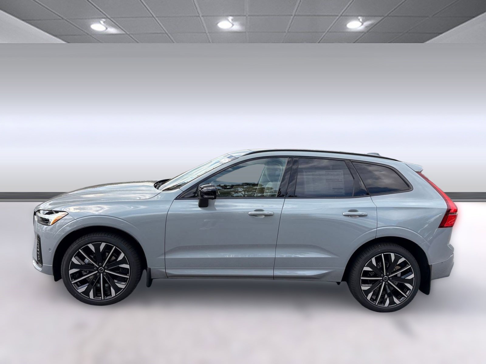 2026 Volvo XC60 B5 photo 2