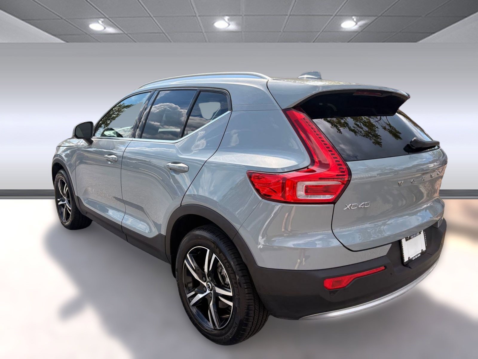 2025 Volvo XC40 AWD Core photo 3