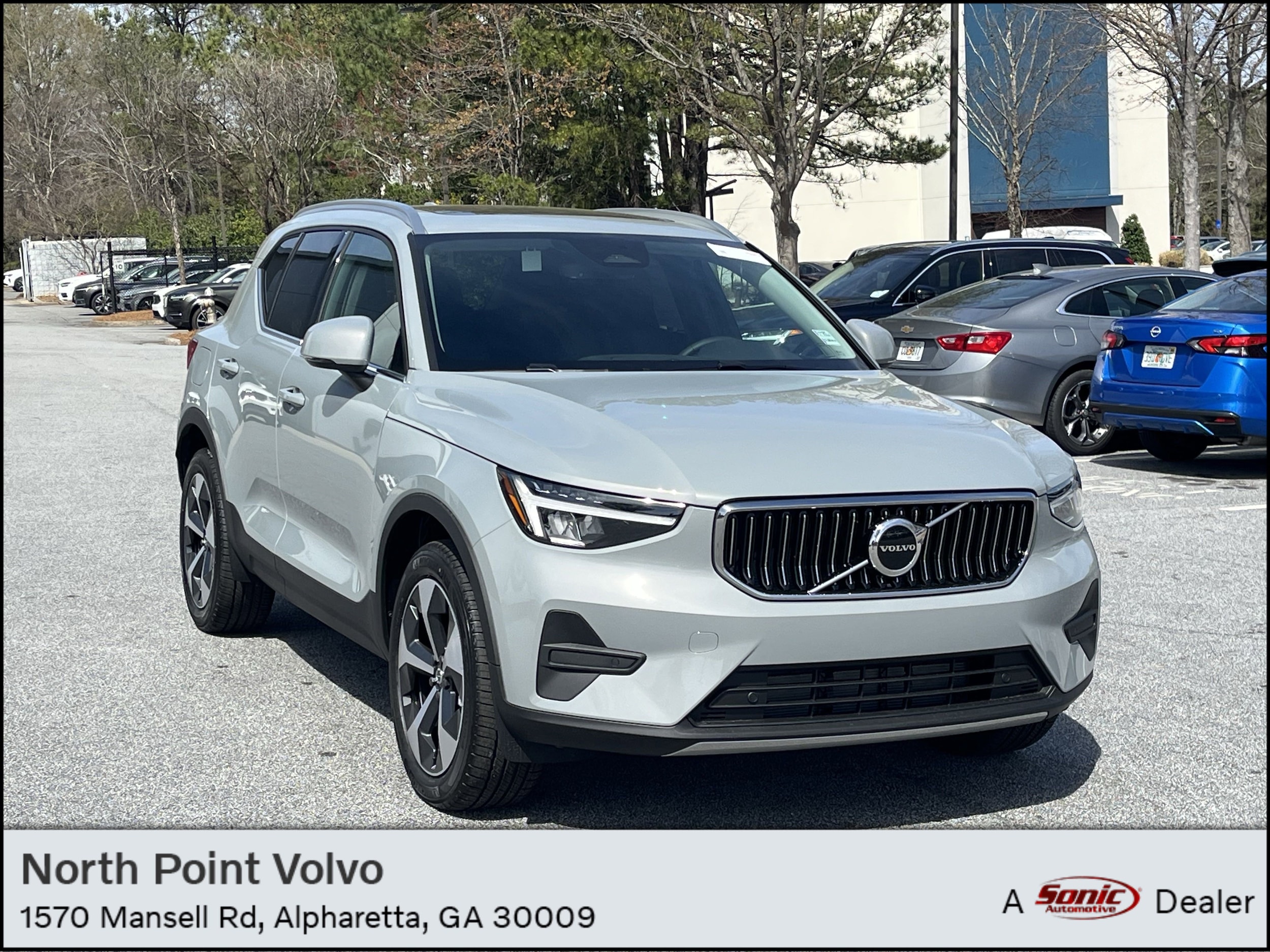 2025 Volvo XC40 B5 Core Bright Theme