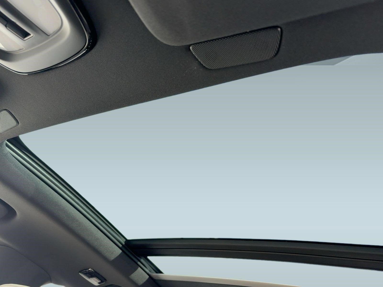 2026 Volvo XC90 Plus - Photo 20
