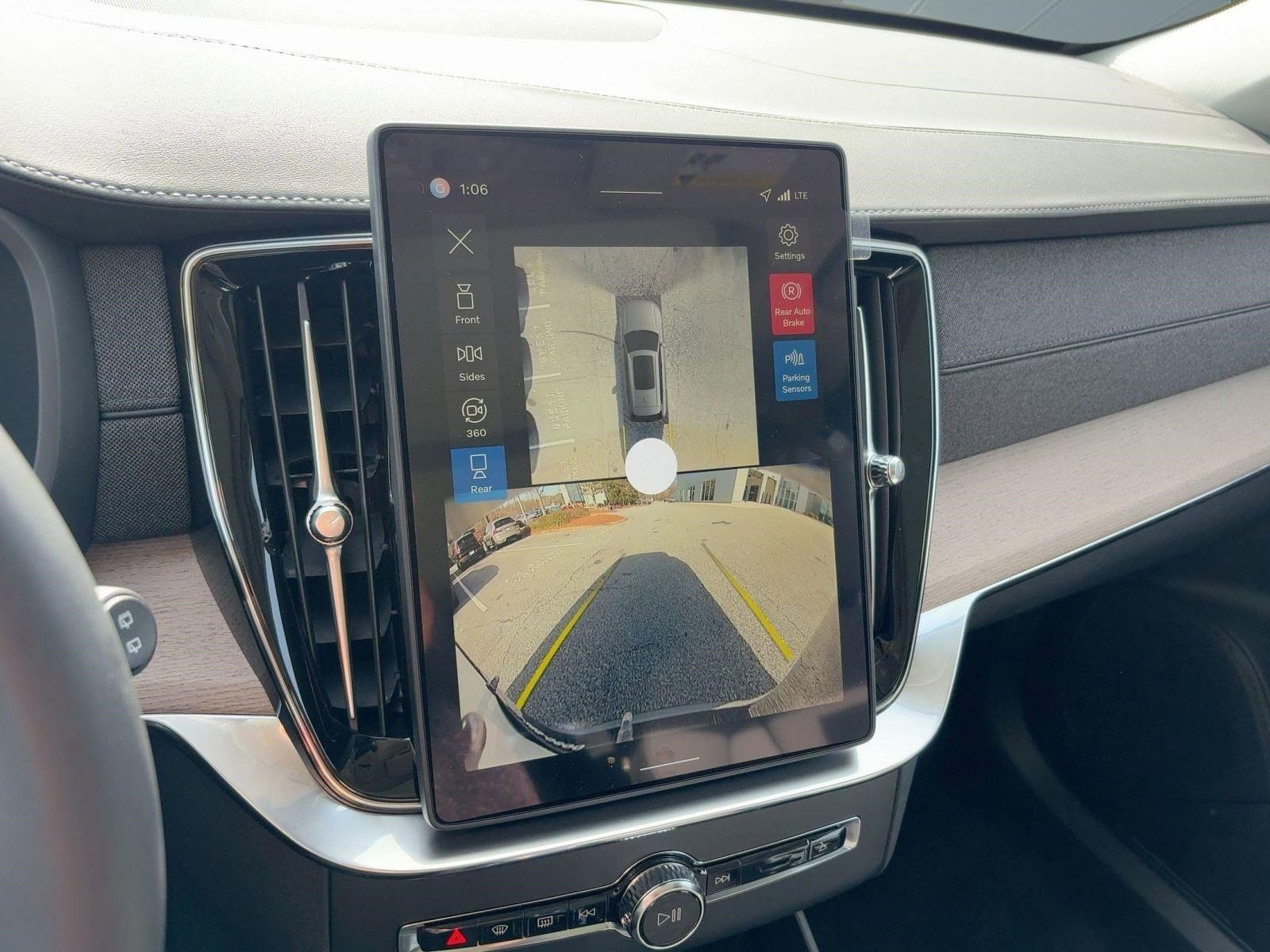2026 Volvo XC90 Plus - Photo 24