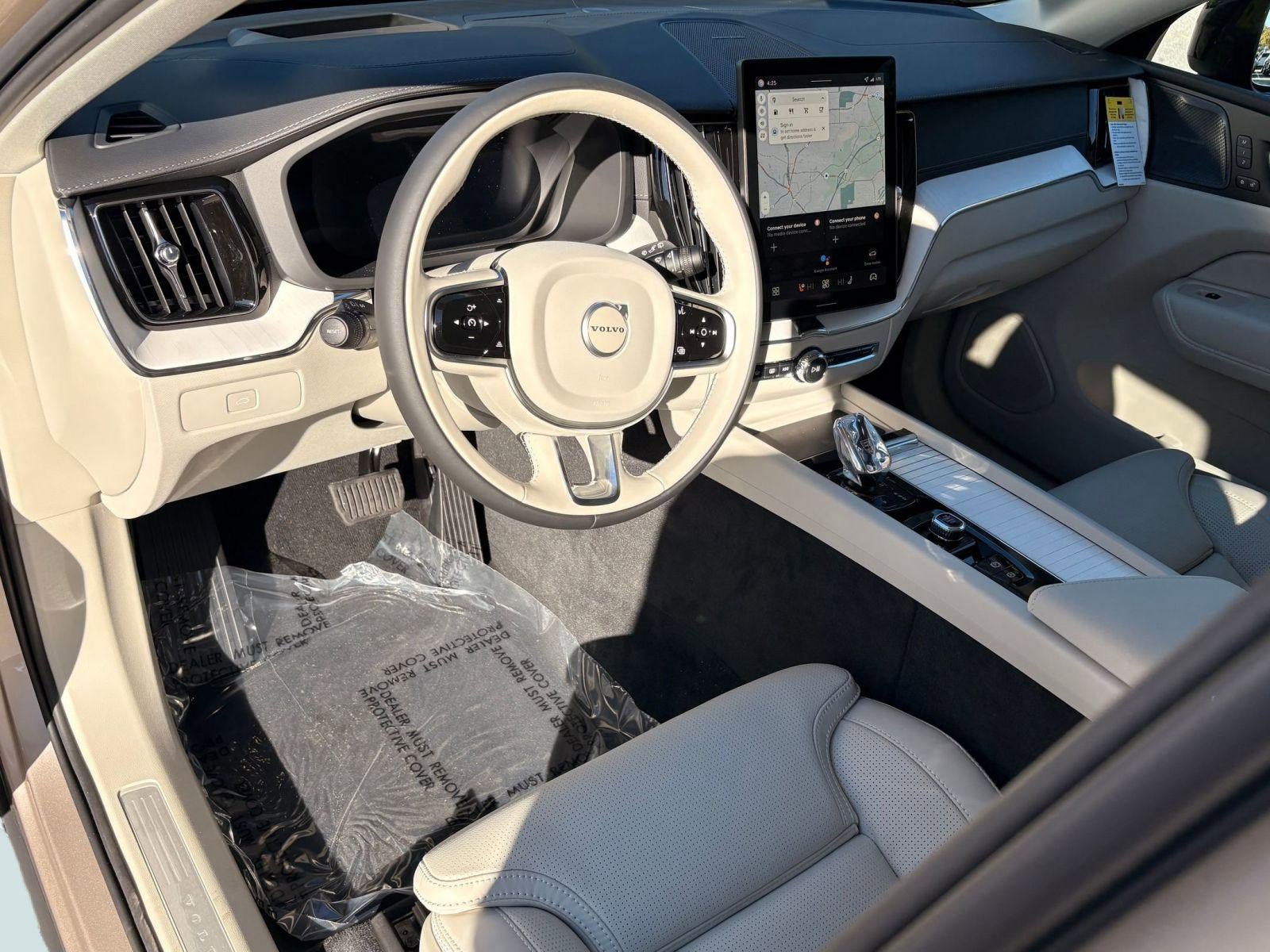 2026 Volvo XC60 B5 photo 4