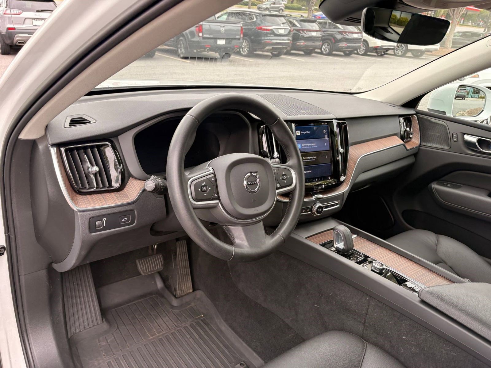 2022 Volvo XC60 B5 Momentum photo 4