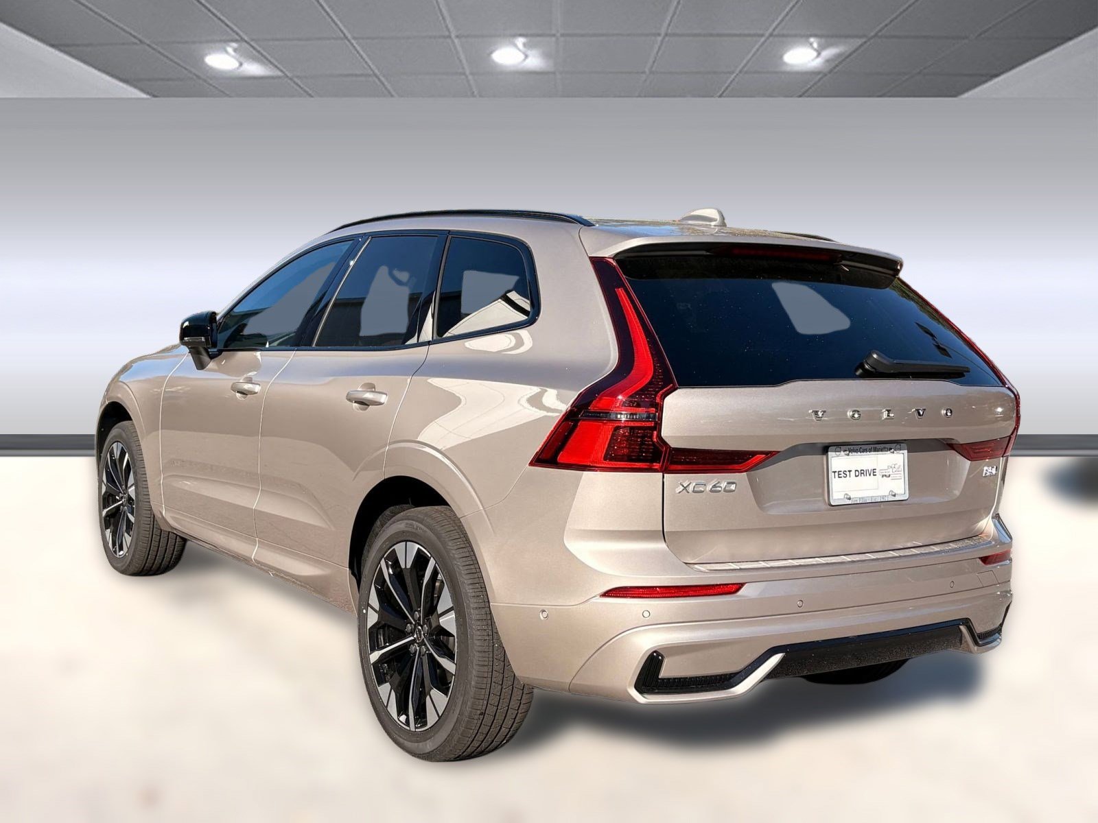 2026 Volvo XC60 B5 Plus photo 3