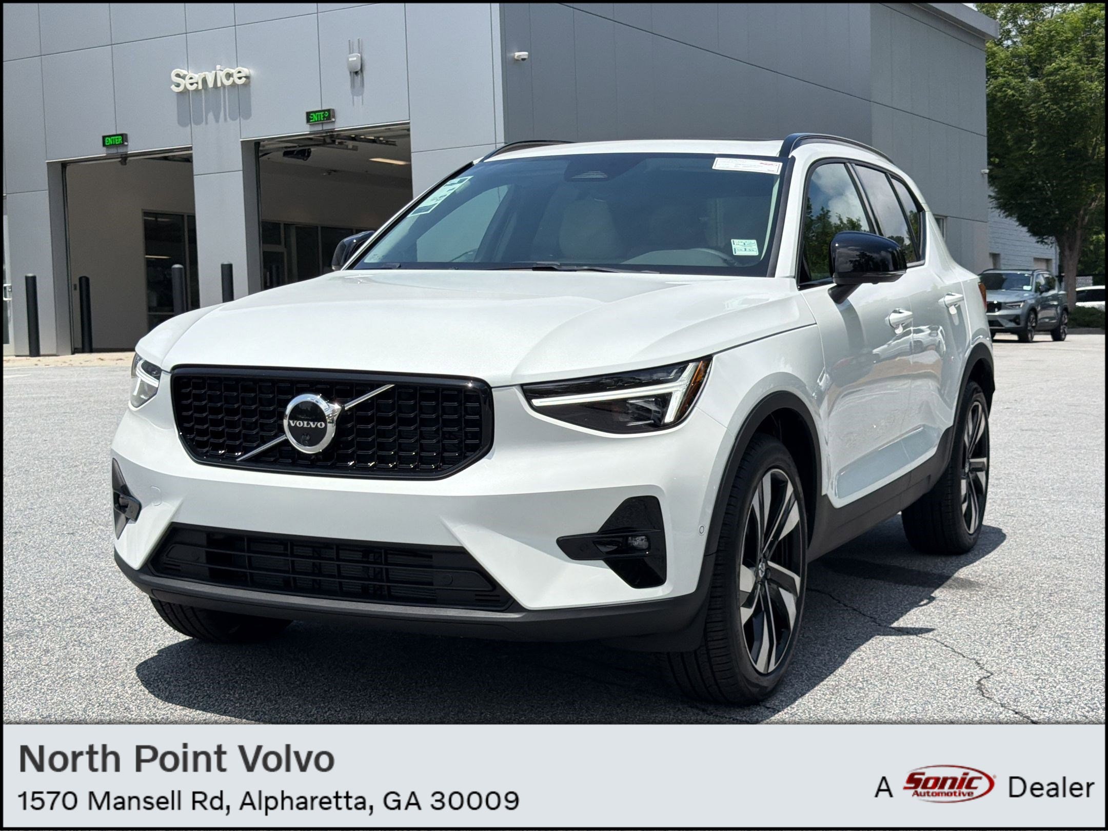 2026 Volvo XC40 B5 Ultra Dark AWD's photo
