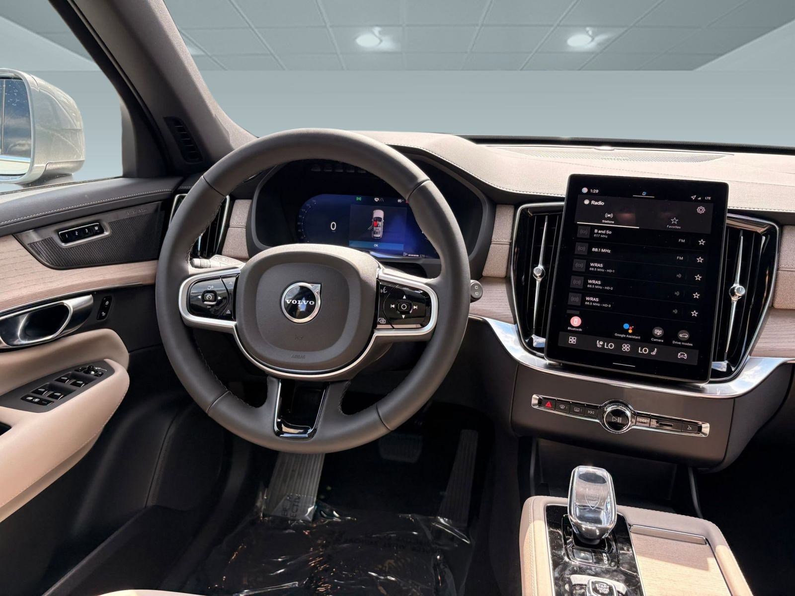 2026 Volvo XC90 Plus AWD photo 4