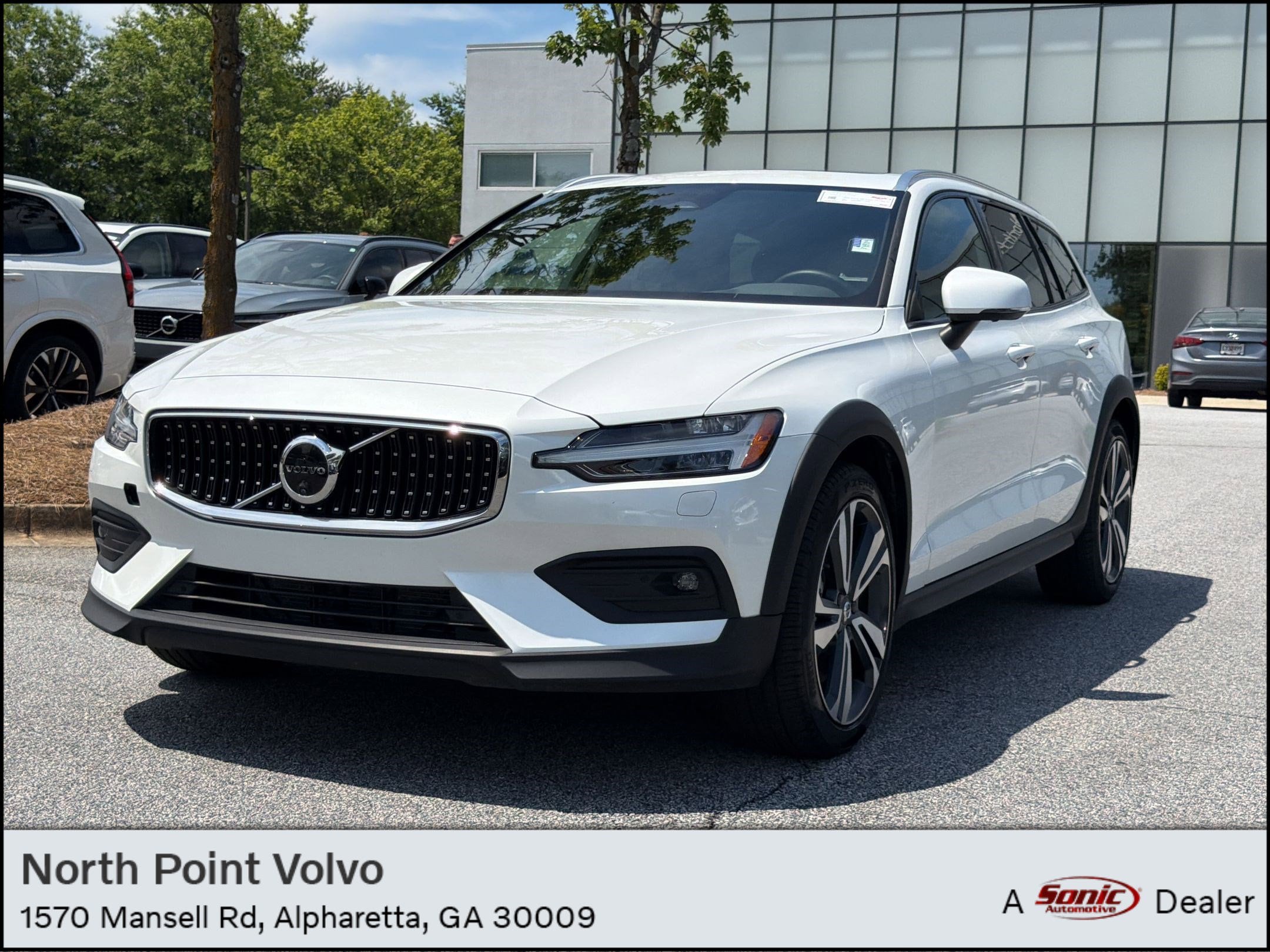 2025 Volvo V60 Cross Country B5 Plus AWD's photo