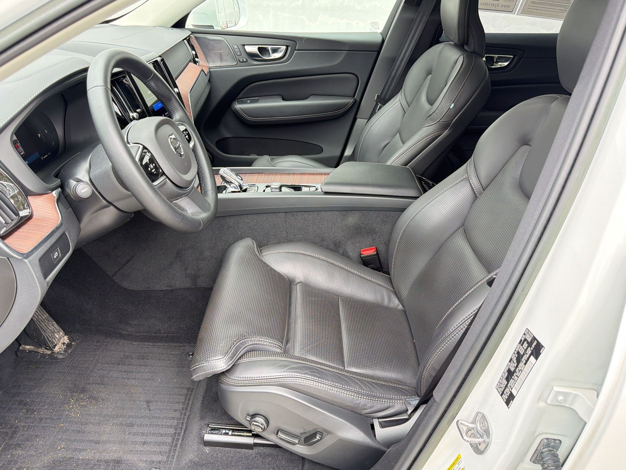 2023 Volvo XC60 Ultimate - Photo 5