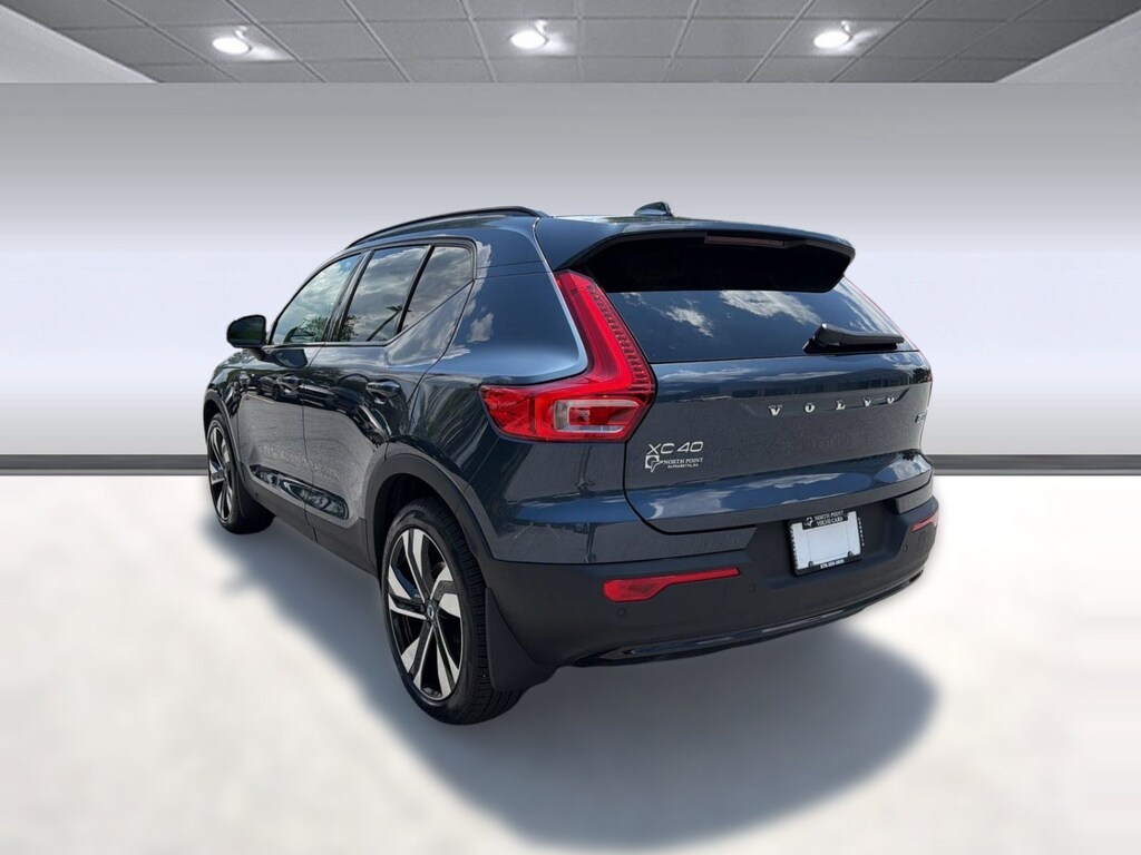 New 2026 Volvo XC40 B5 Ultra SUV
