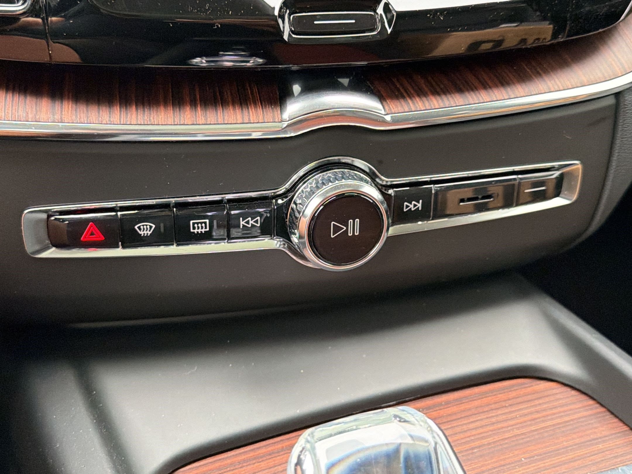 2023 Volvo XC60 Ultimate - Photo 16