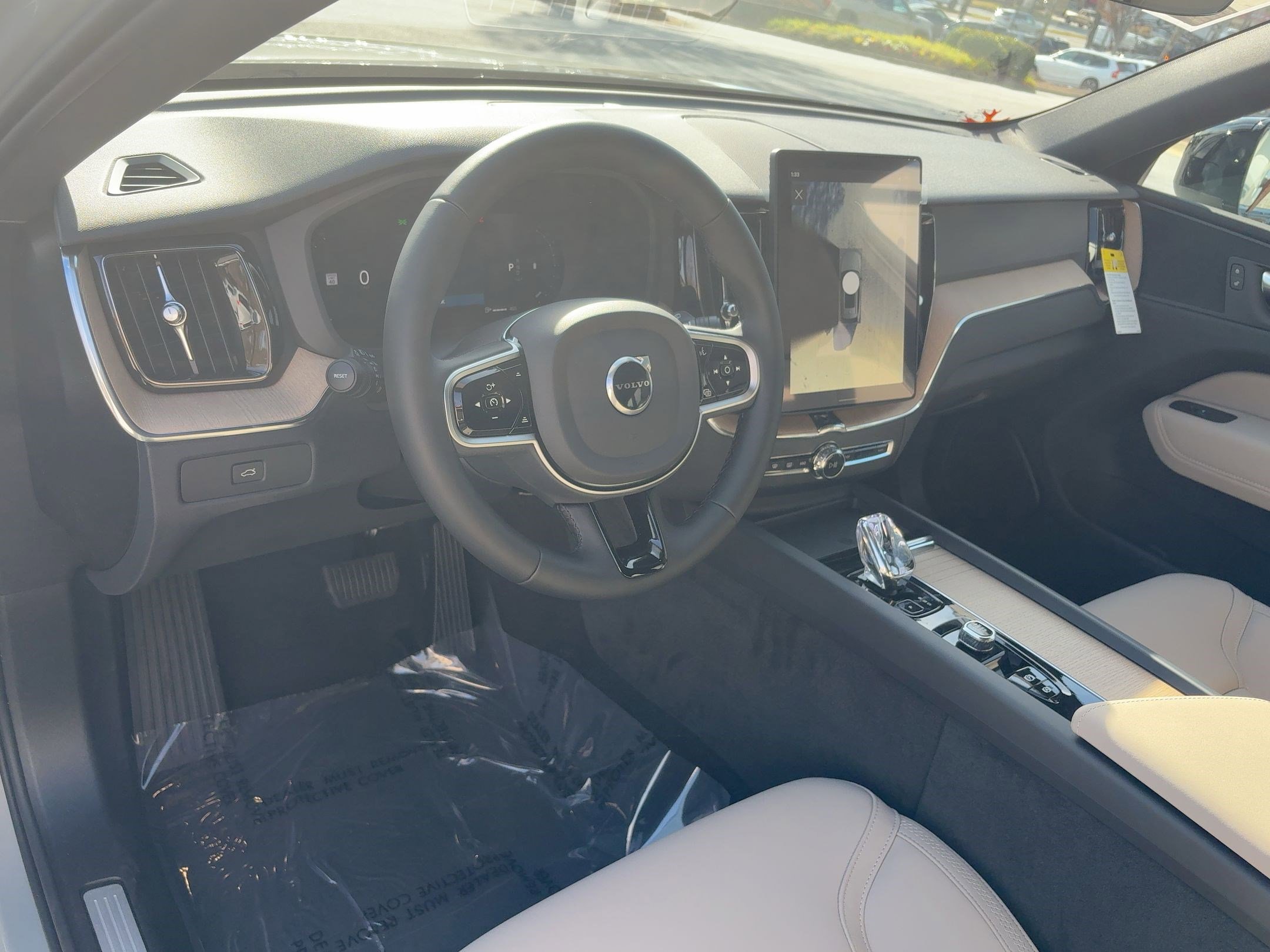 2026 Volvo XC60 B5 Plus photo 4