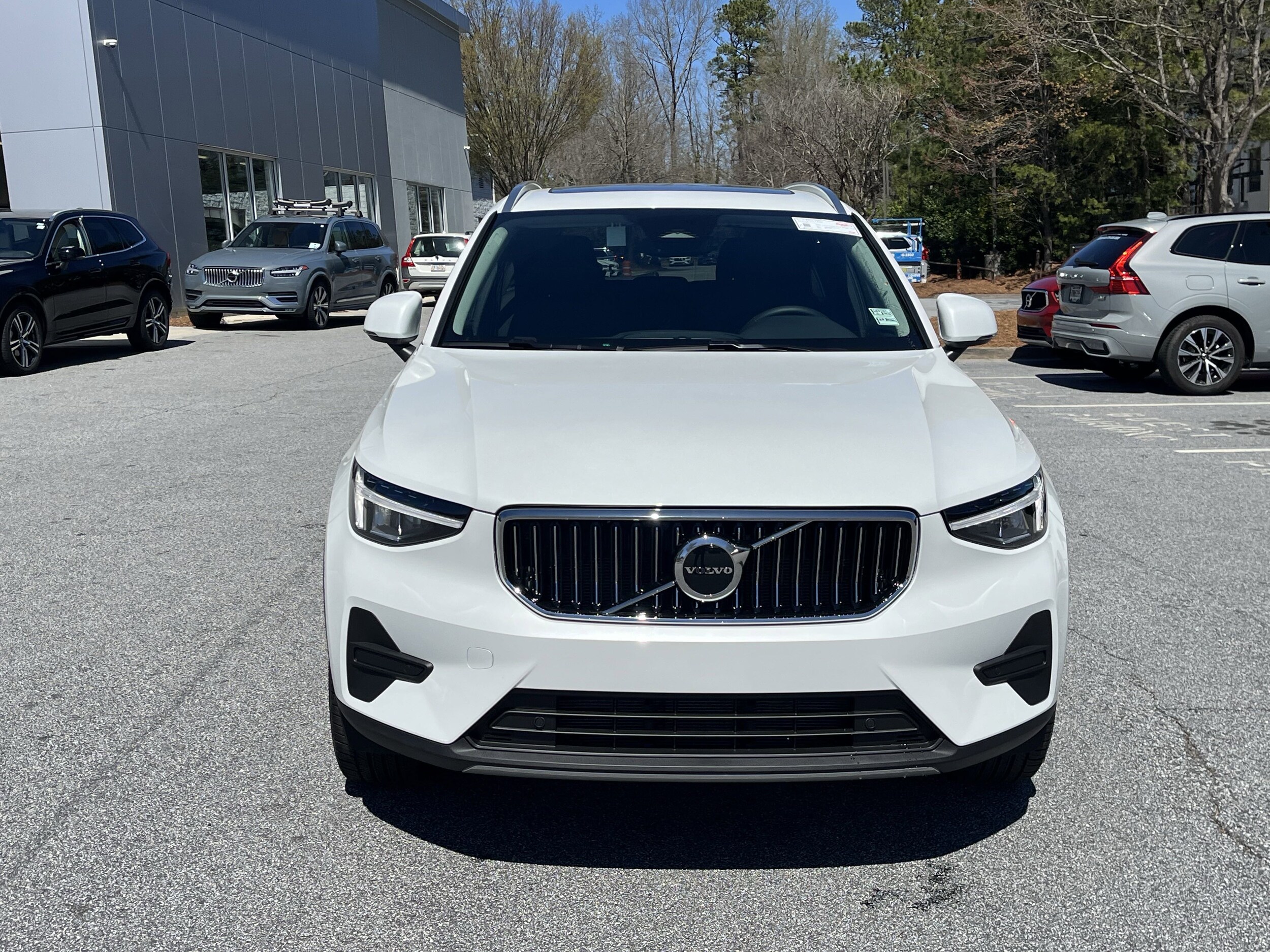 2025 Volvo XC40 Core photo 2