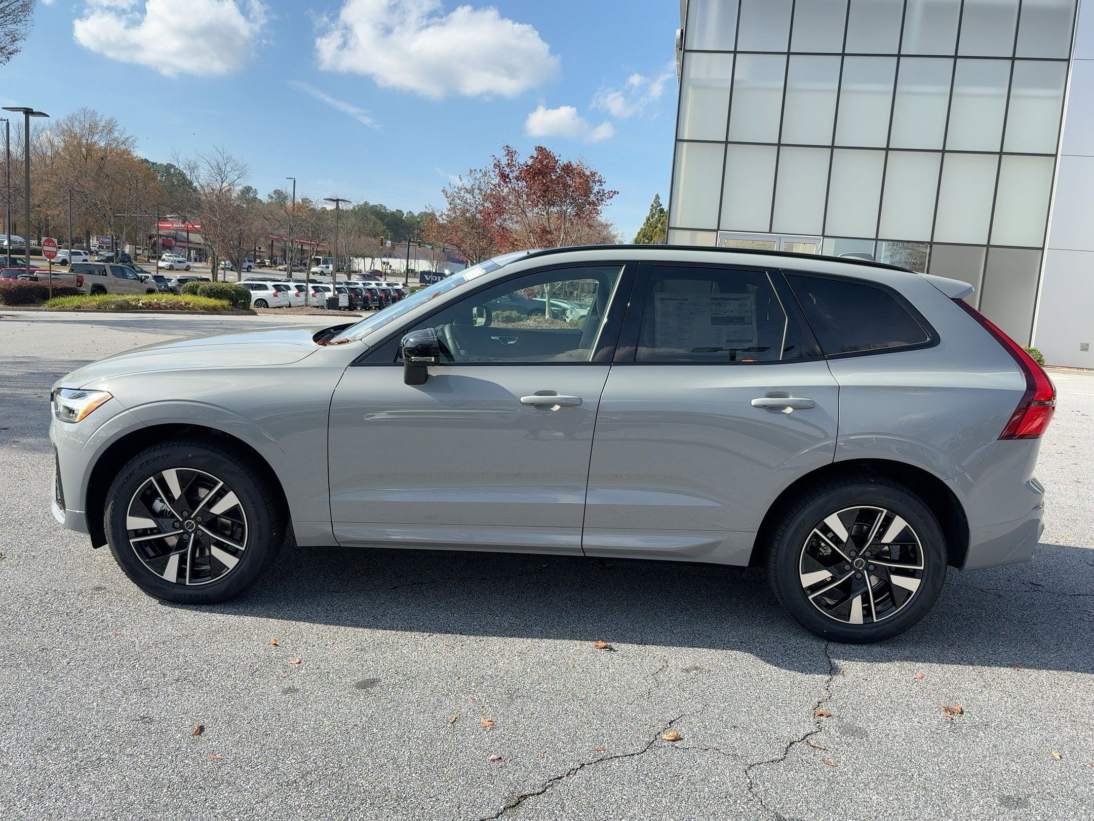 2026 Volvo XC60 B5 Core photo 2