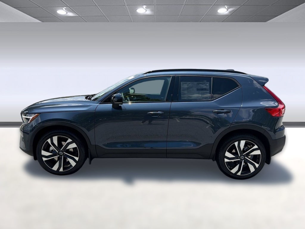 New 2026 Volvo XC40 B5 Ultra SUV