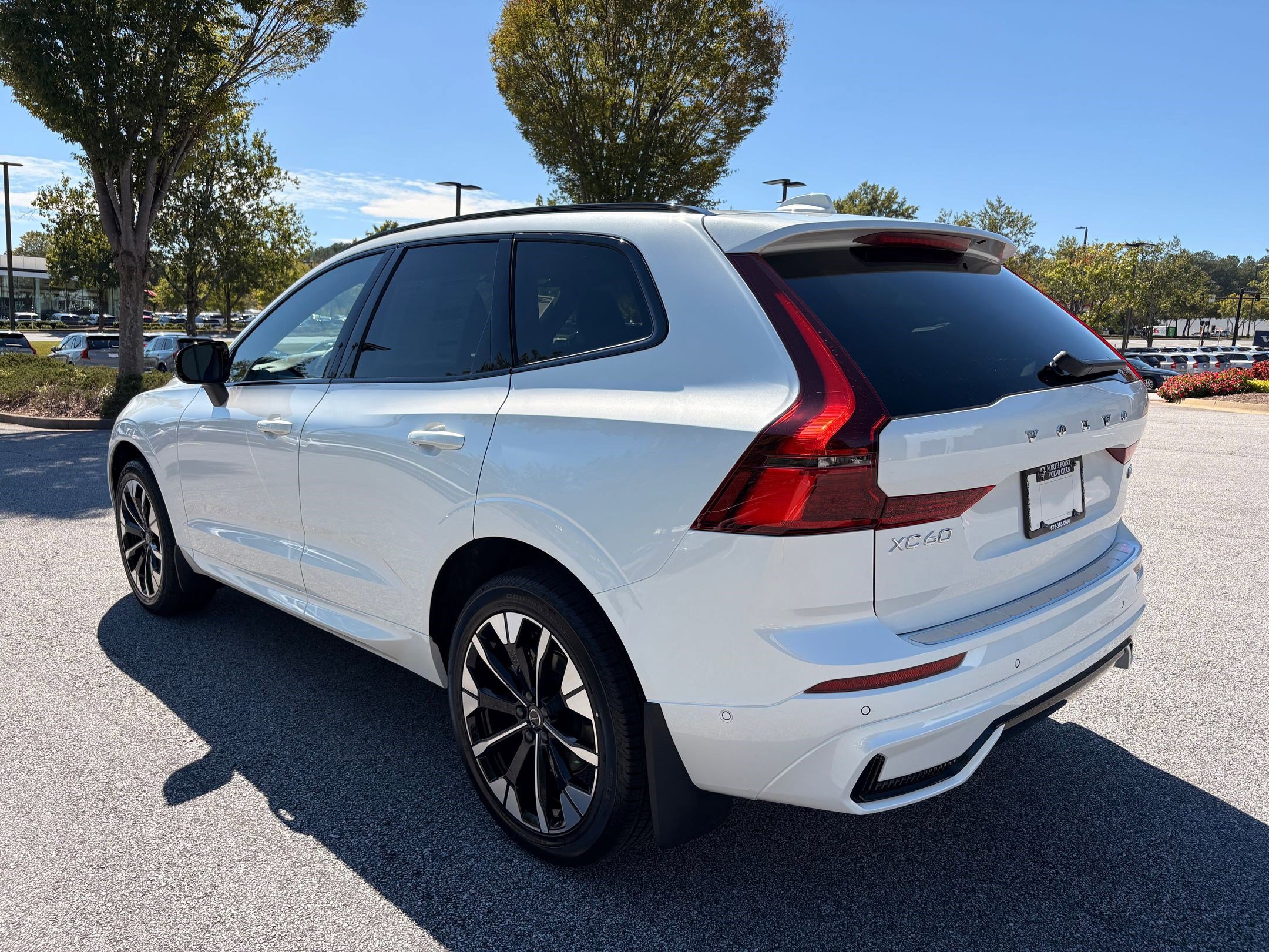 2026 Volvo XC60 Plus B5 photo 2