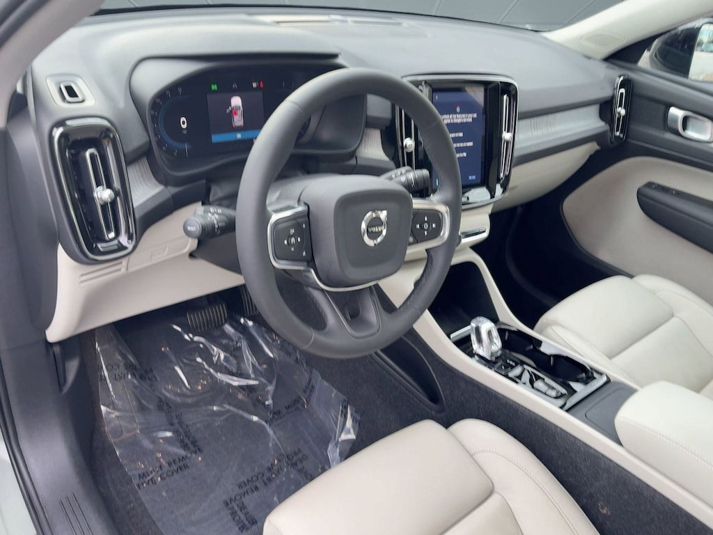 Certified 2024 Volvo XC40 B5 Plus B5 AWD Plus Dark Theme