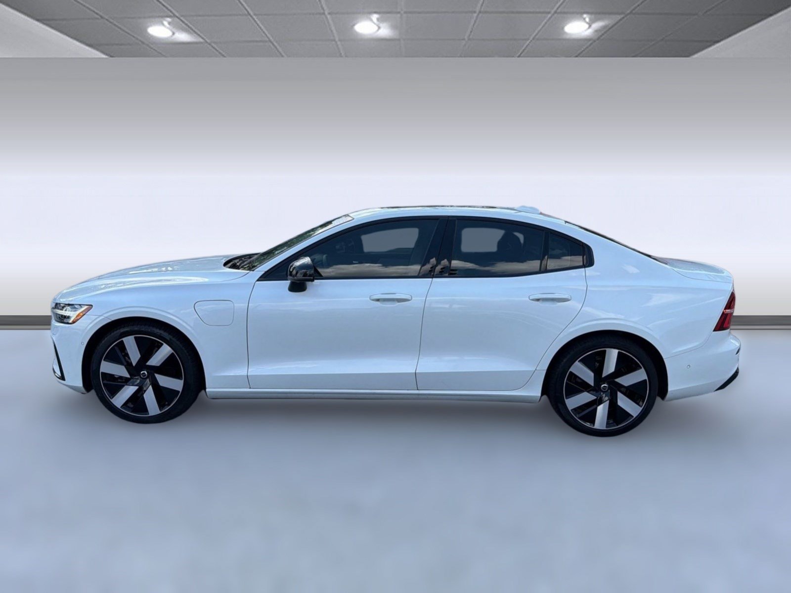 S60 Recharge Plug-In Hybrid T8 Plus Sedan
