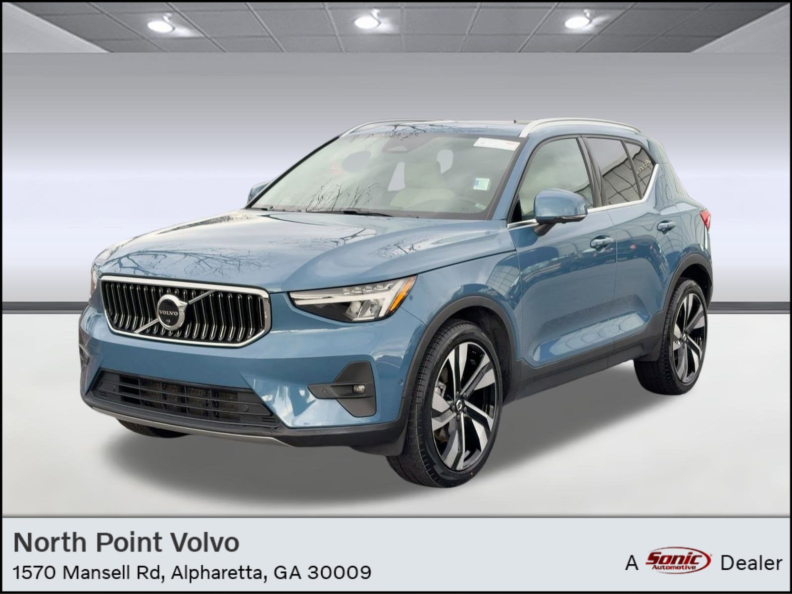 2023 Volvo XC40 Plus's photo