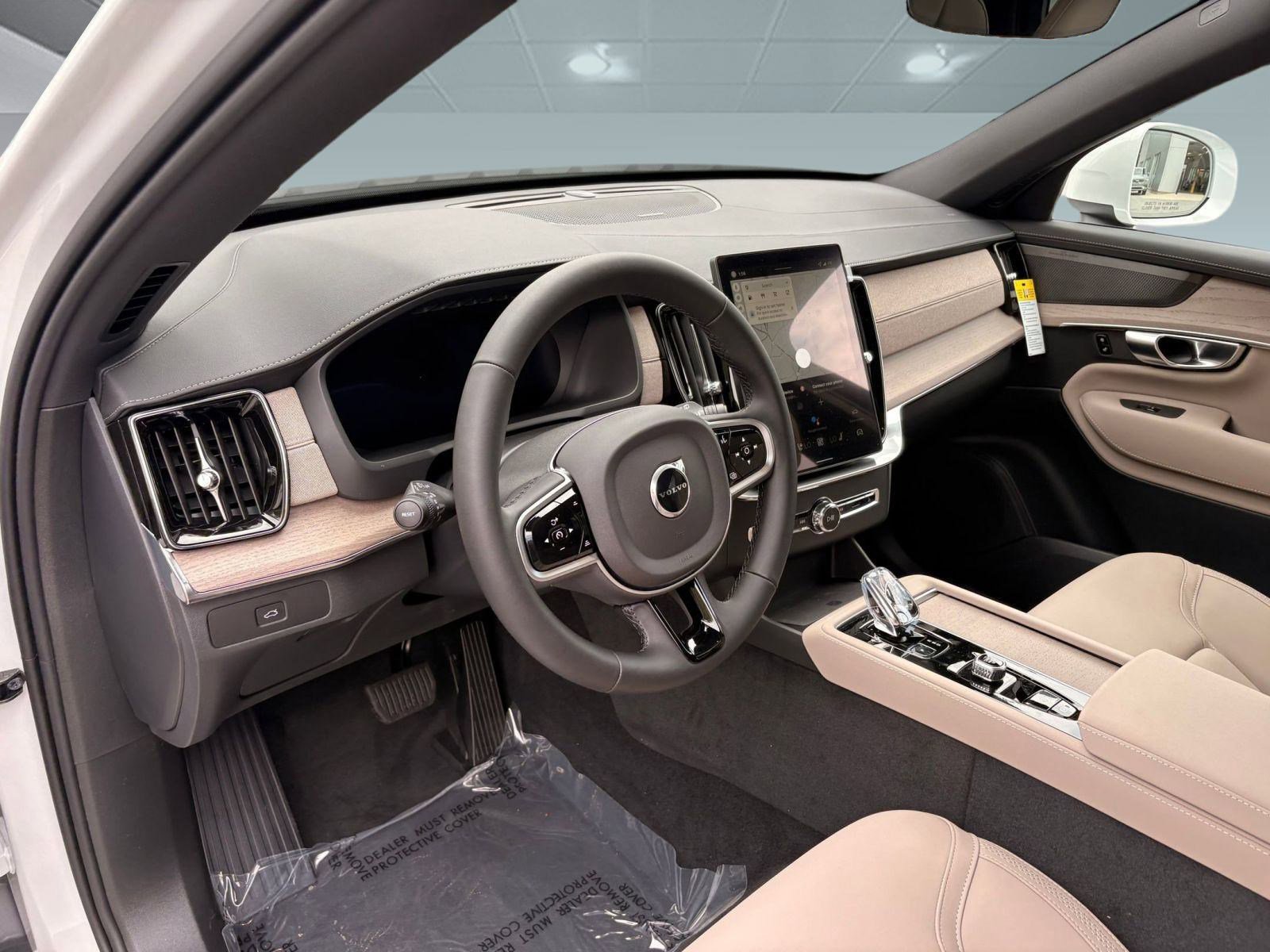2026 Volvo XC90 Plus photo 2