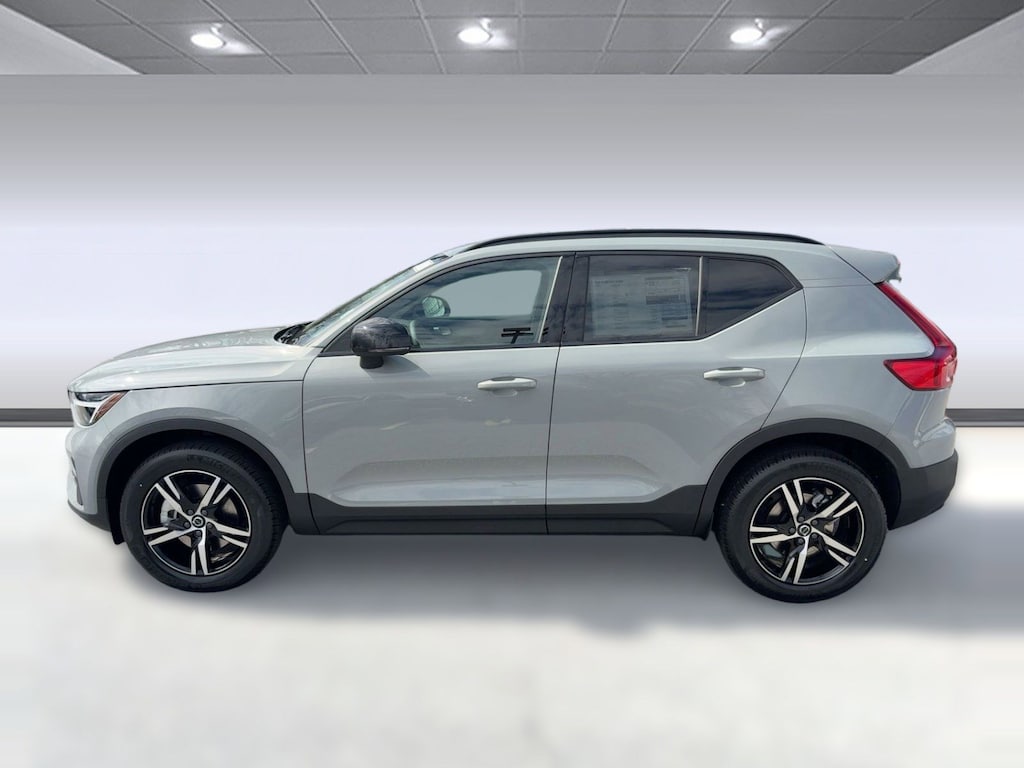 New 2026 Volvo XC40 B5 Core SUV