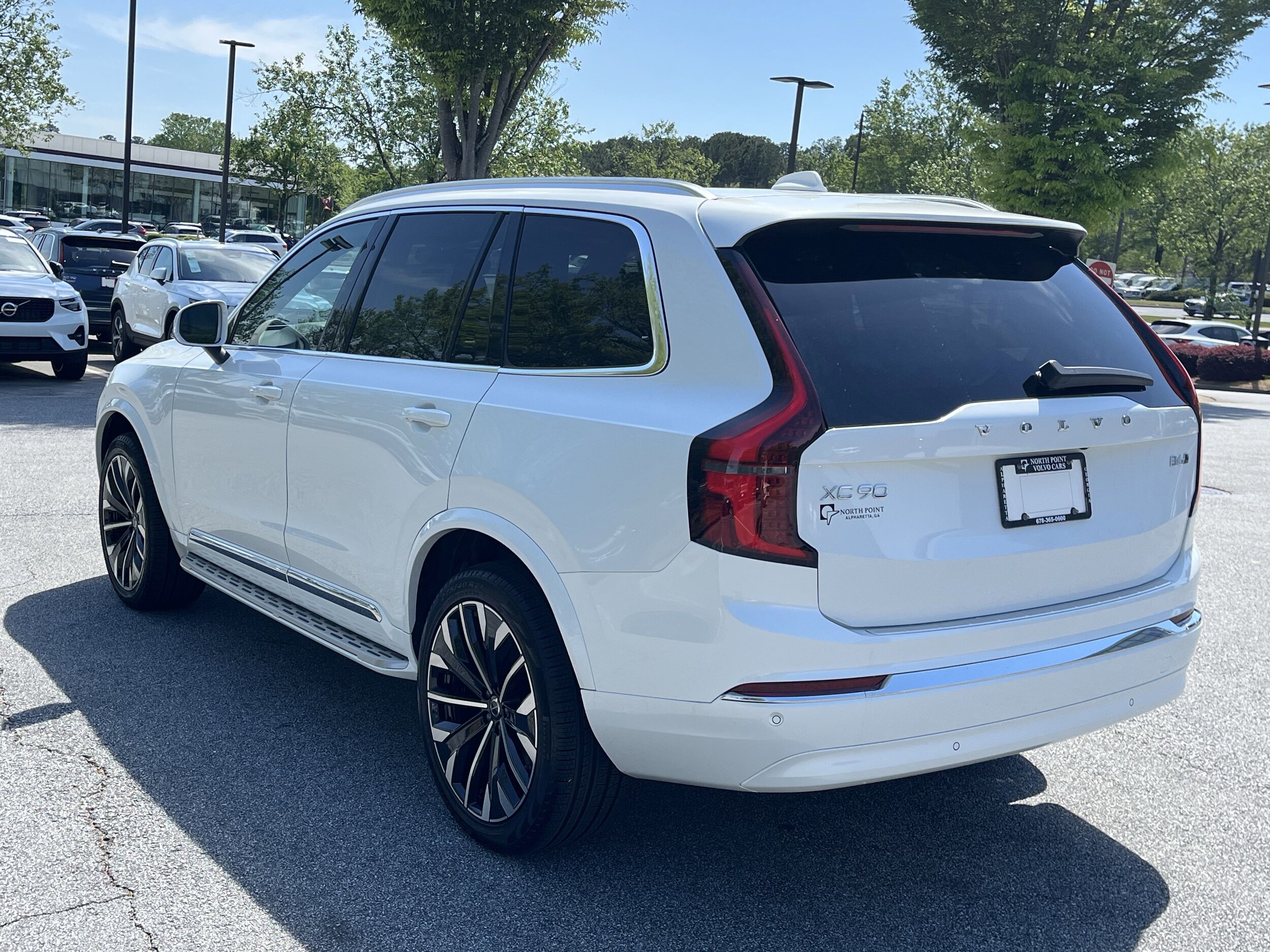 2025 Volvo XC90 Core photo 4