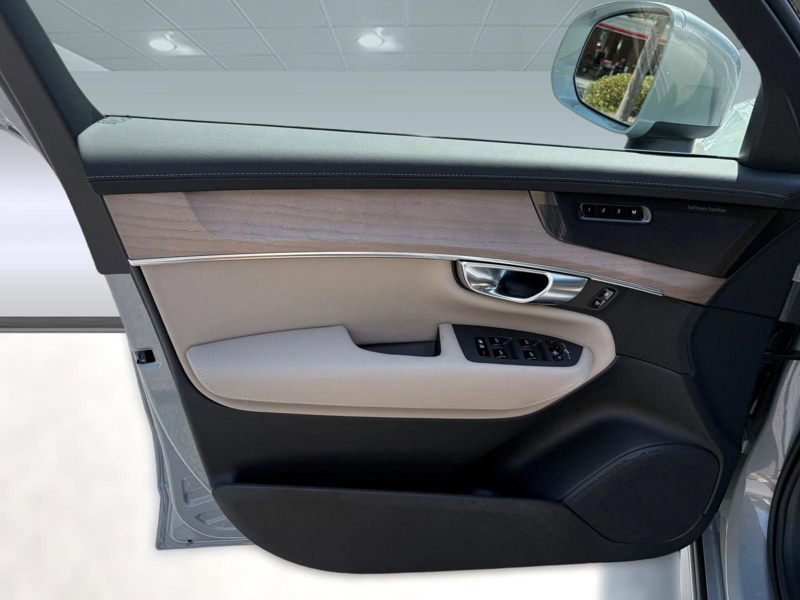 2026 Volvo XC90 Plus - Photo 12