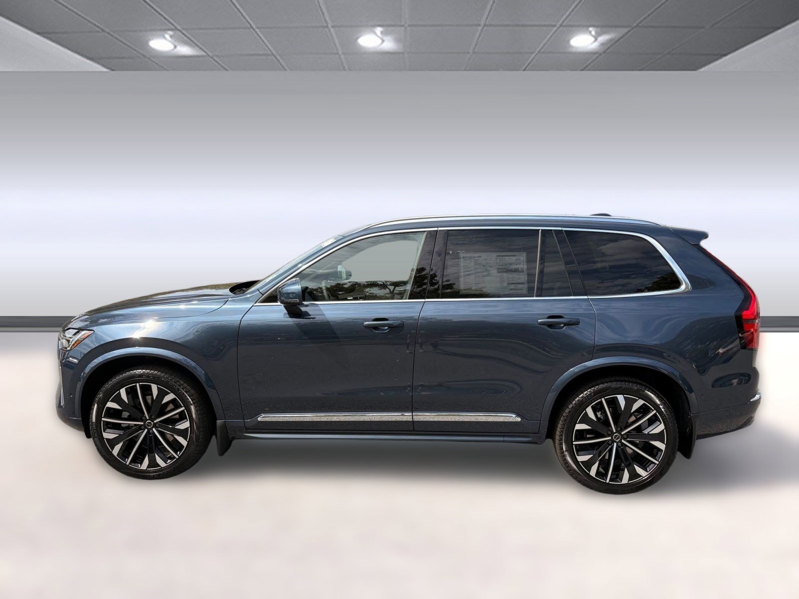 2026 Volvo XC90 Plus photo 2